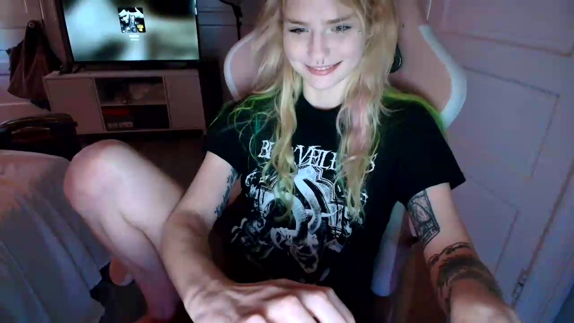 Gallery image thumbnail from DuckChan0's myfreecams stream on, 07/03/2026, 19:37 image 8 of 20