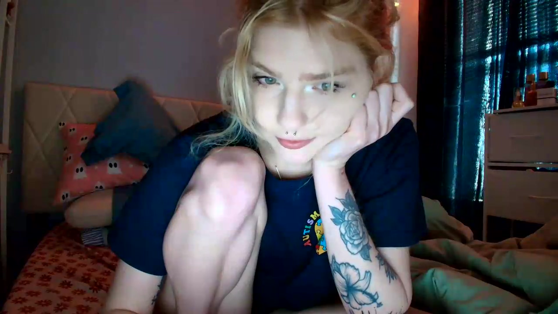 Gallery image thumbnail from DuckChan0's myfreecams stream on, 07/05/2026, 14:37 image 15 of 20