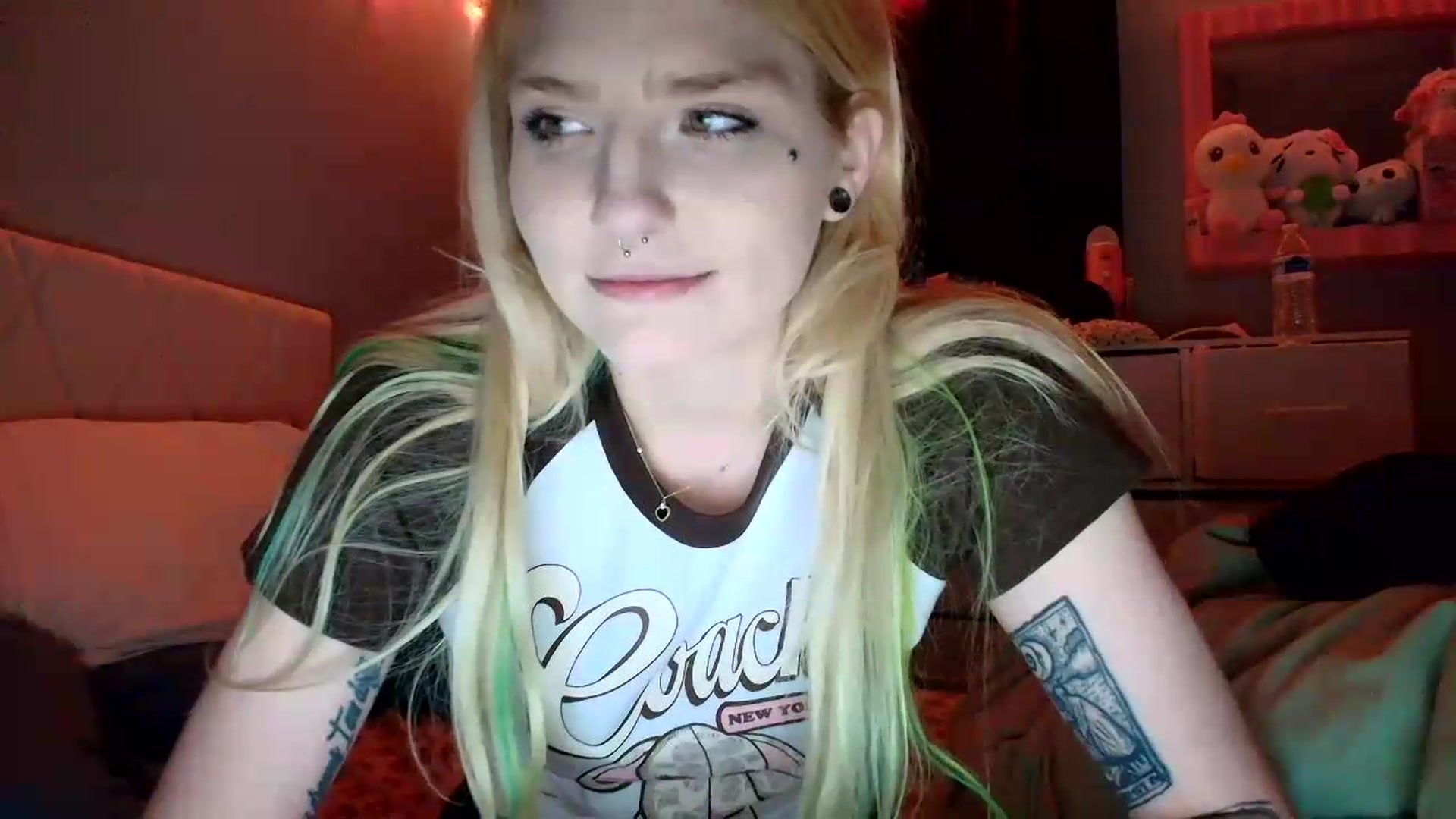 Gallery image thumbnail from DuckChan0's myfreecams stream on, 07/09/2026, 24:39 image 12 of 20