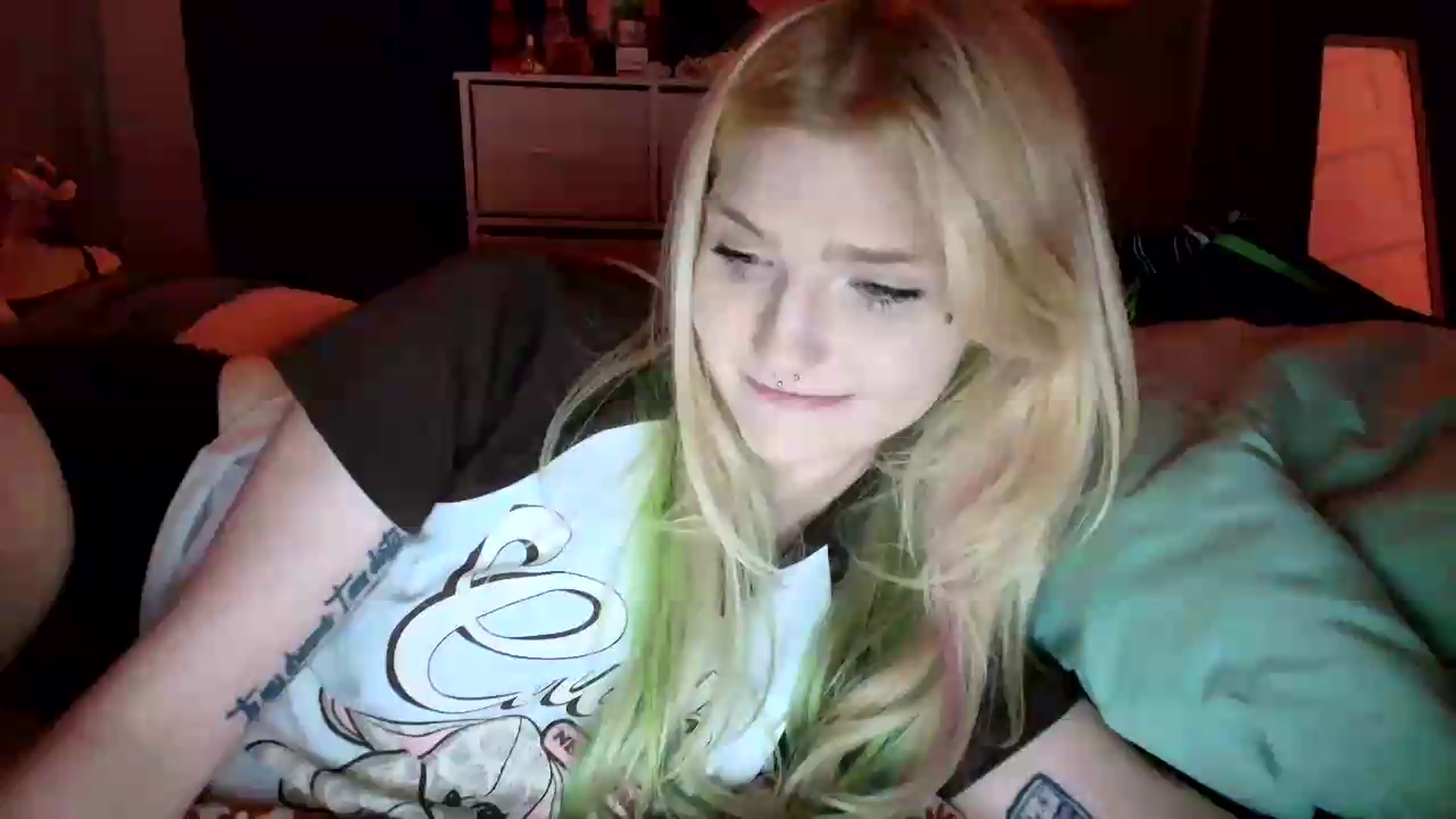 Gallery image thumbnail from DuckChan0's myfreecams stream on, 07/09/2026, 24:39 image 16 of 20