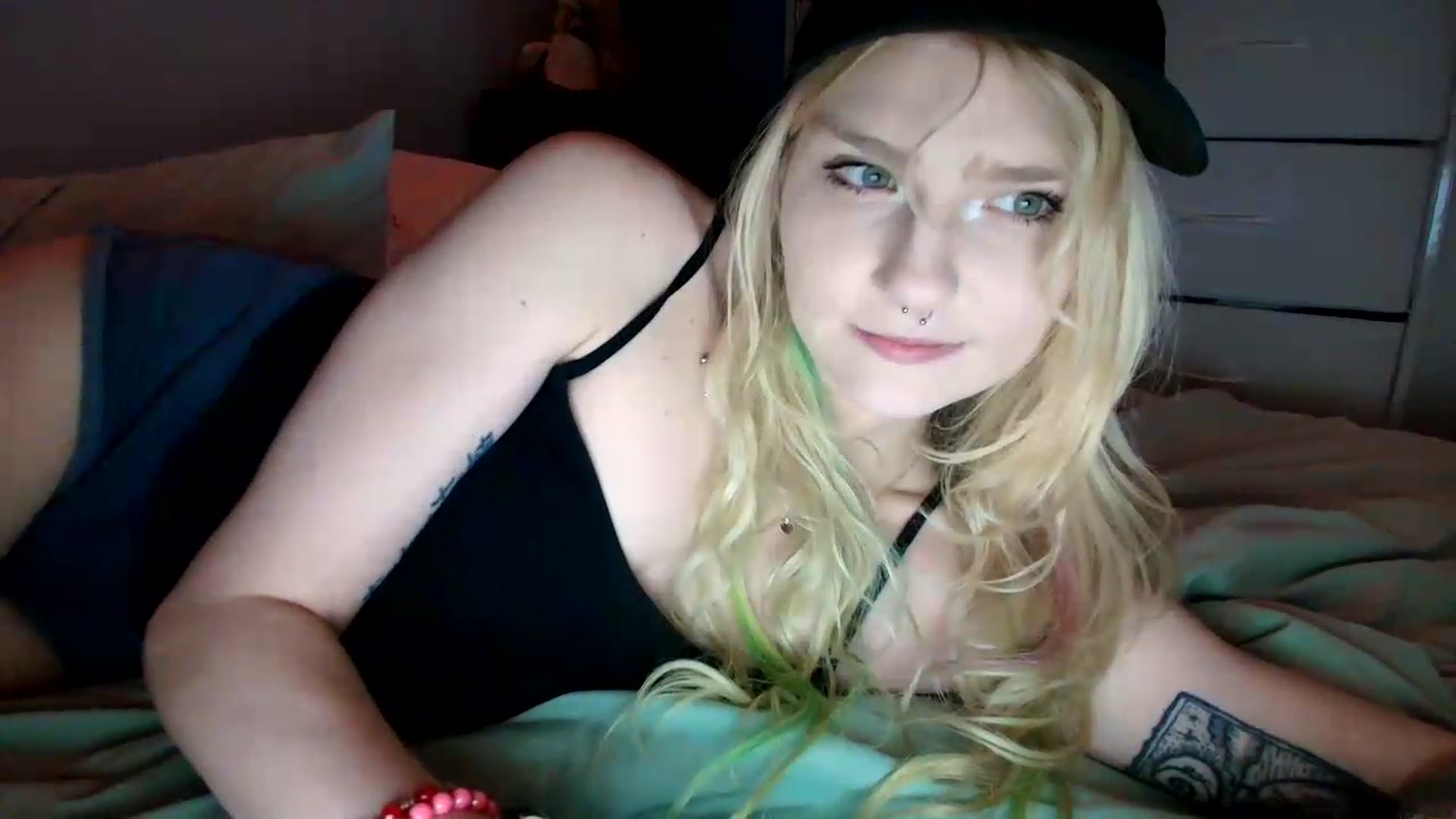 Gallery image thumbnail from DuckChan0's myfreecams stream on, 07/12/2026, 19:58 image 6 of 20