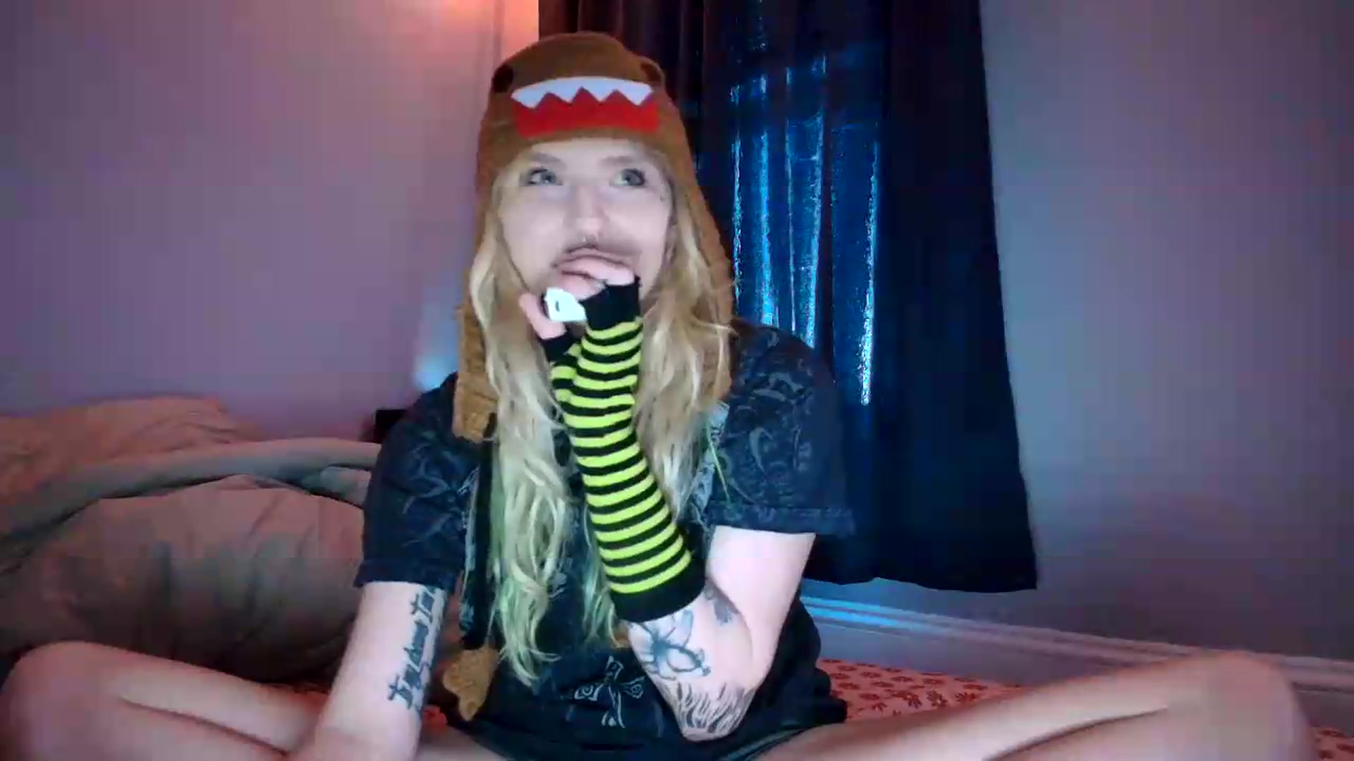 Gallery image thumbnail from DuckChan0's myfreecams stream on, 07/17/2026, 20:31 image 18 of 20