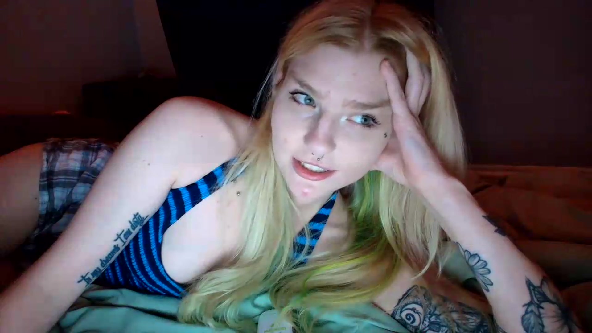 Gallery image thumbnail from DuckChan0's myfreecams stream on, 07/20/2026, 02:15 image 18 of 20