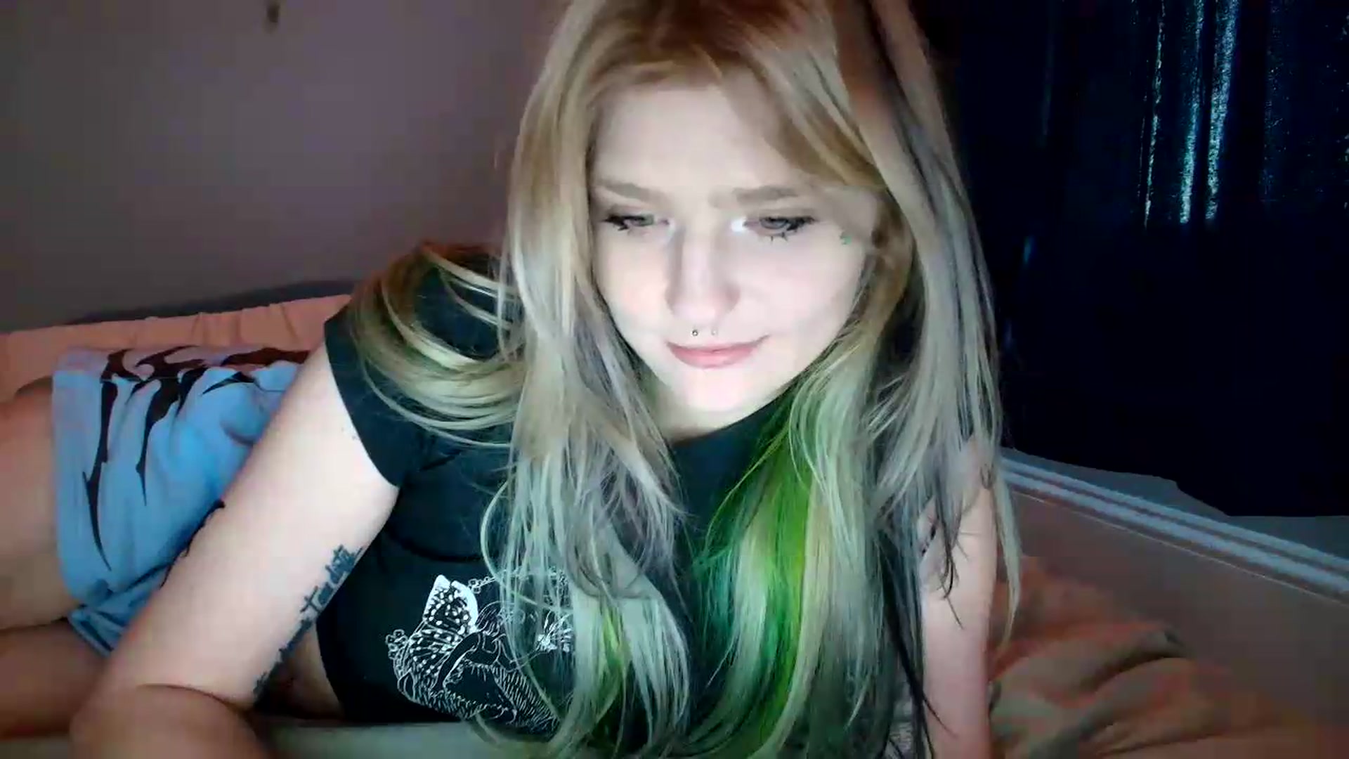 Gallery image thumbnail from DuckChan0's myfreecams stream on, 07/30/2026, 23:03 image 11 of 20