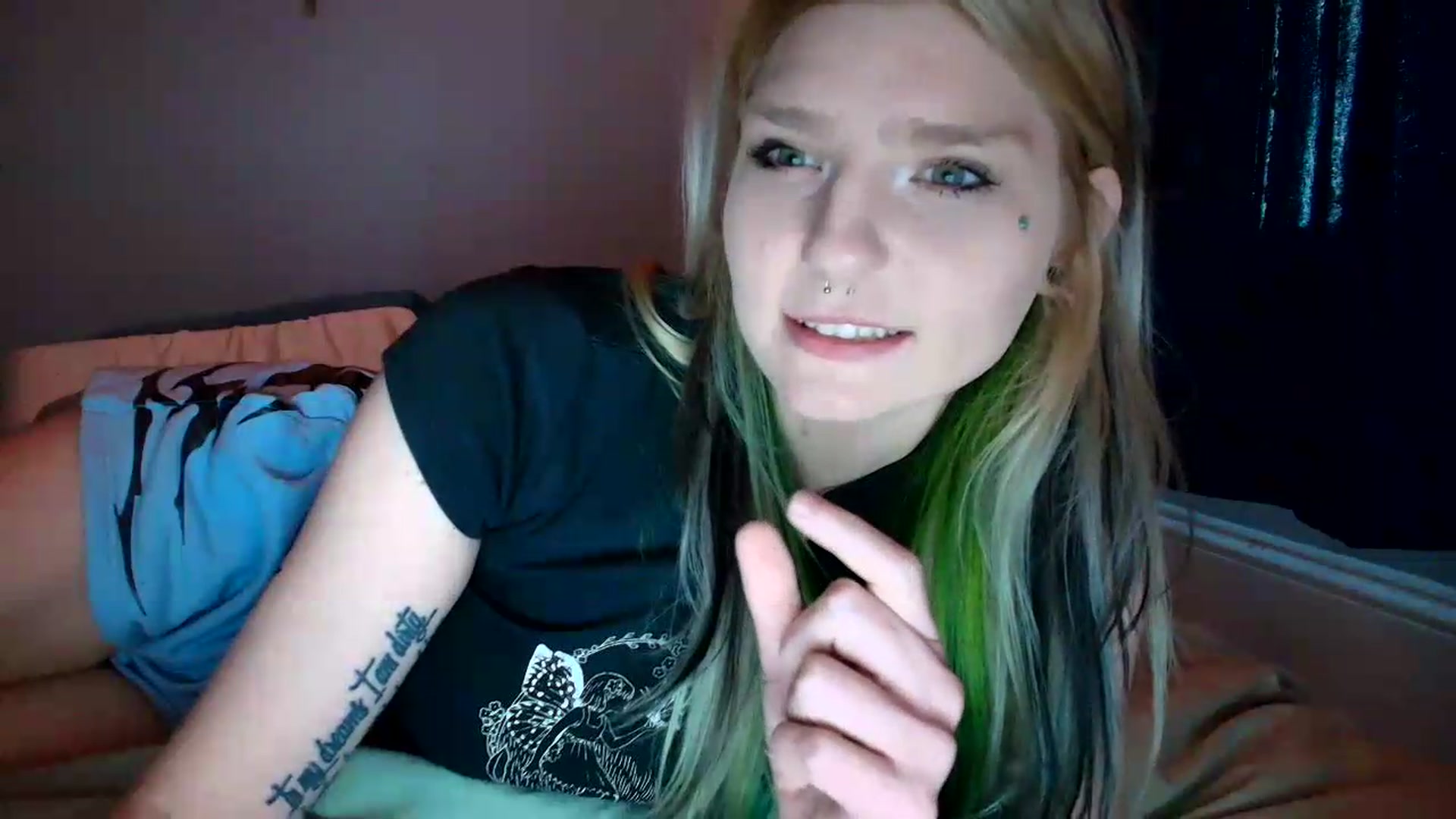 Gallery image thumbnail from DuckChan0's myfreecams stream on, 07/30/2026, 23:03 image 17 of 20