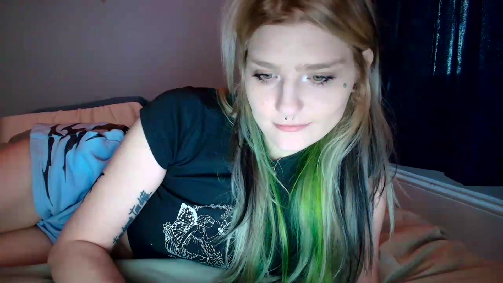 Gallery image thumbnail from DuckChan0's myfreecams stream on, 07/30/2026, 23:03 image 16 of 20