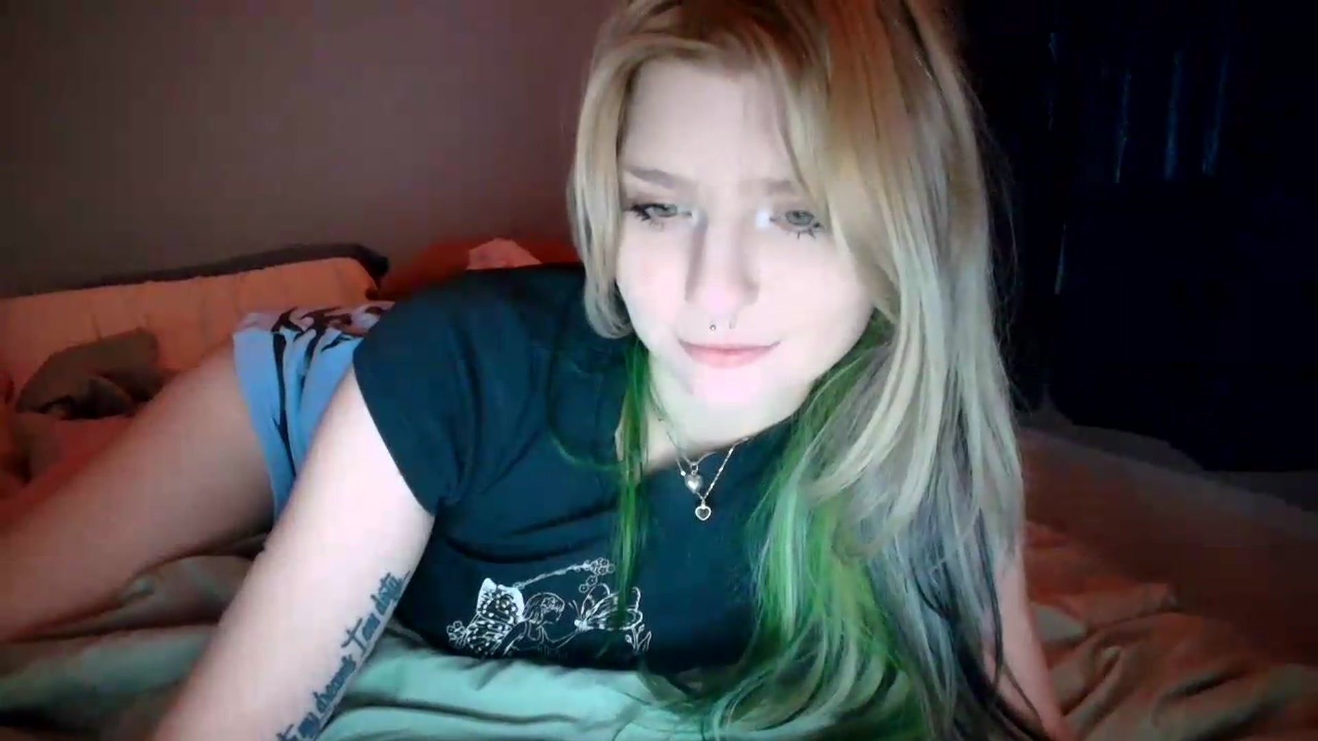 Gallery image thumbnail from DuckChan0's myfreecams stream on, 07/31/2026, 24:04 image 14 of 20