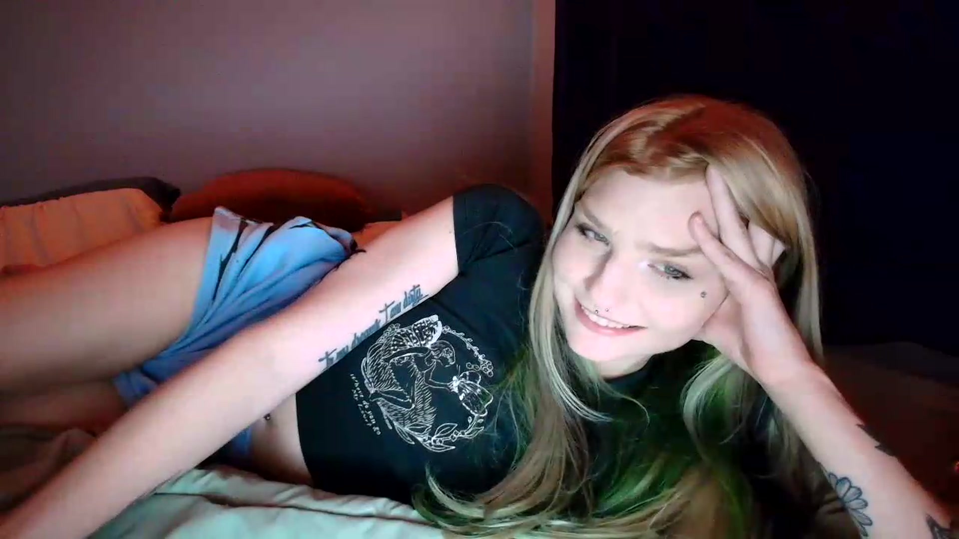 Gallery image thumbnail from DuckChan0's myfreecams stream on, 07/31/2026, 01:07 image 19 of 20