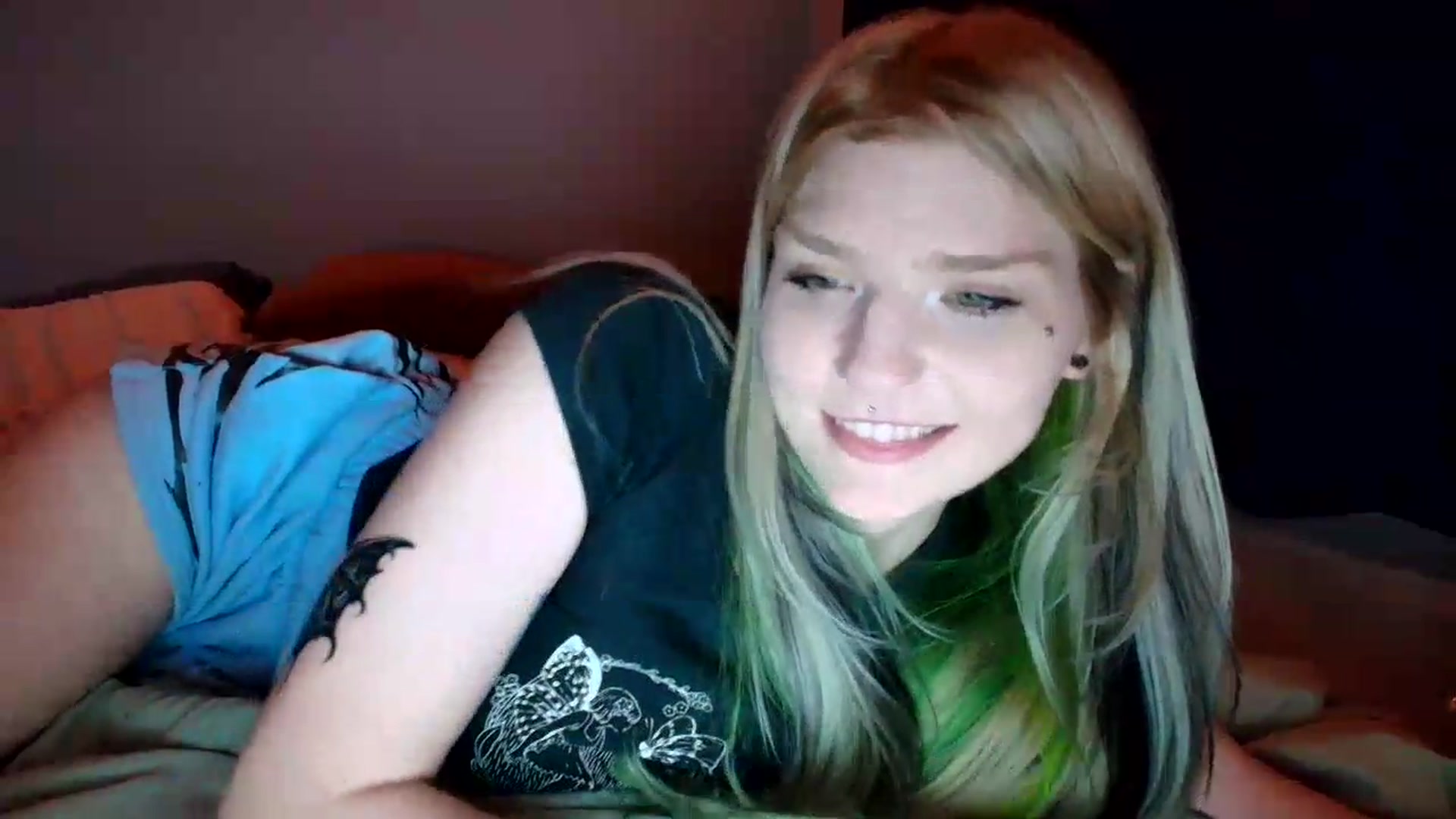 Gallery image thumbnail from DuckChan0's myfreecams stream on, 07/31/2026, 01:07 image 18 of 20