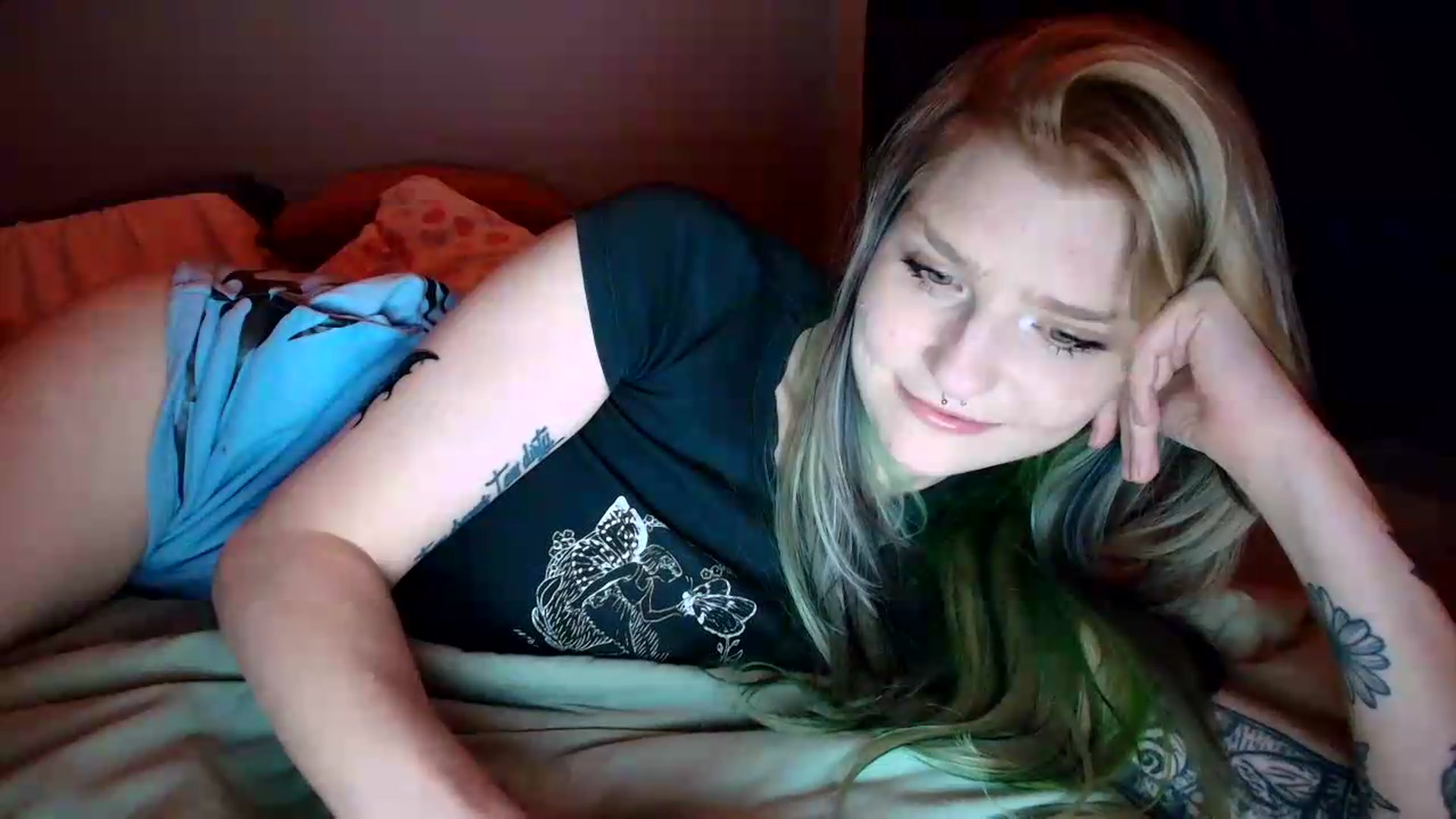 Gallery image thumbnail from DuckChan0's myfreecams stream on, 07/31/2026, 01:07 image 2 of 20