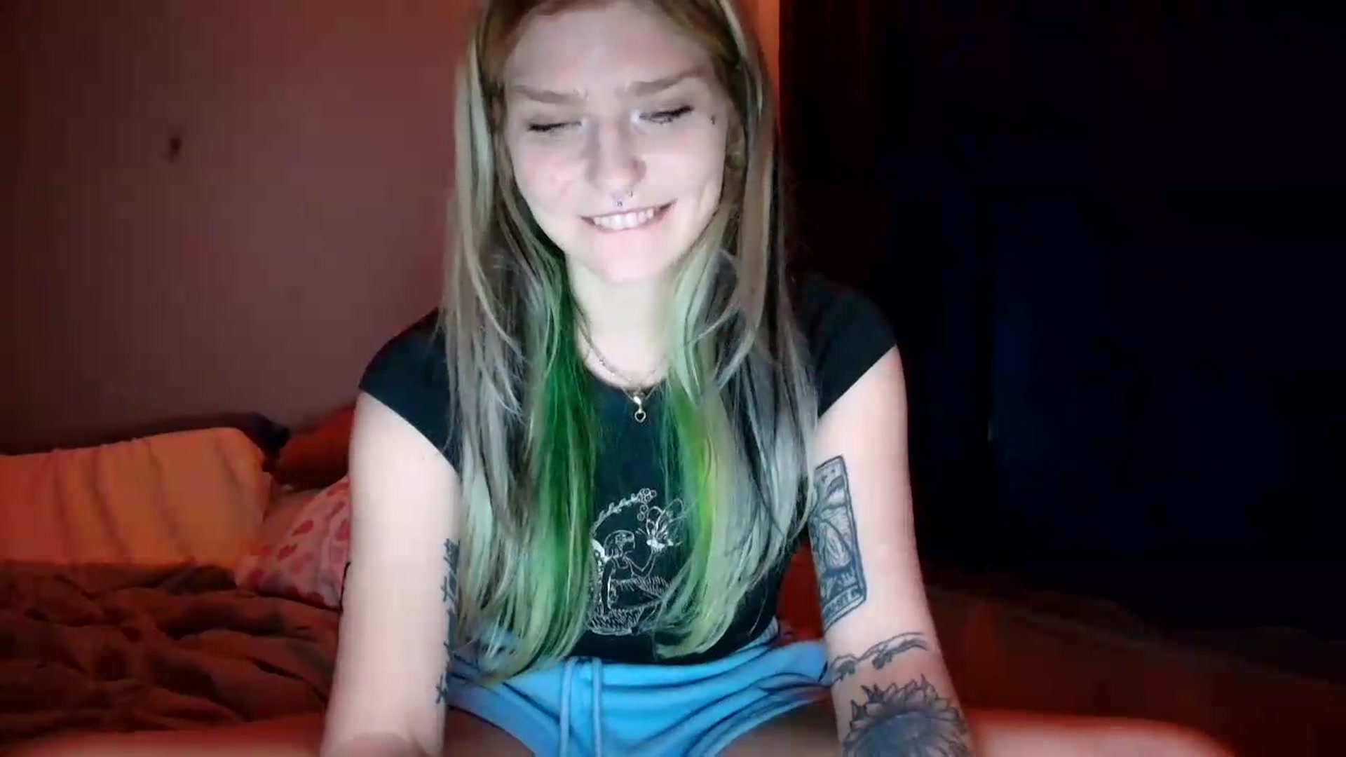 Gallery image thumbnail from DuckChan0's myfreecams stream on, 07/31/2026, 01:07 image 13 of 20