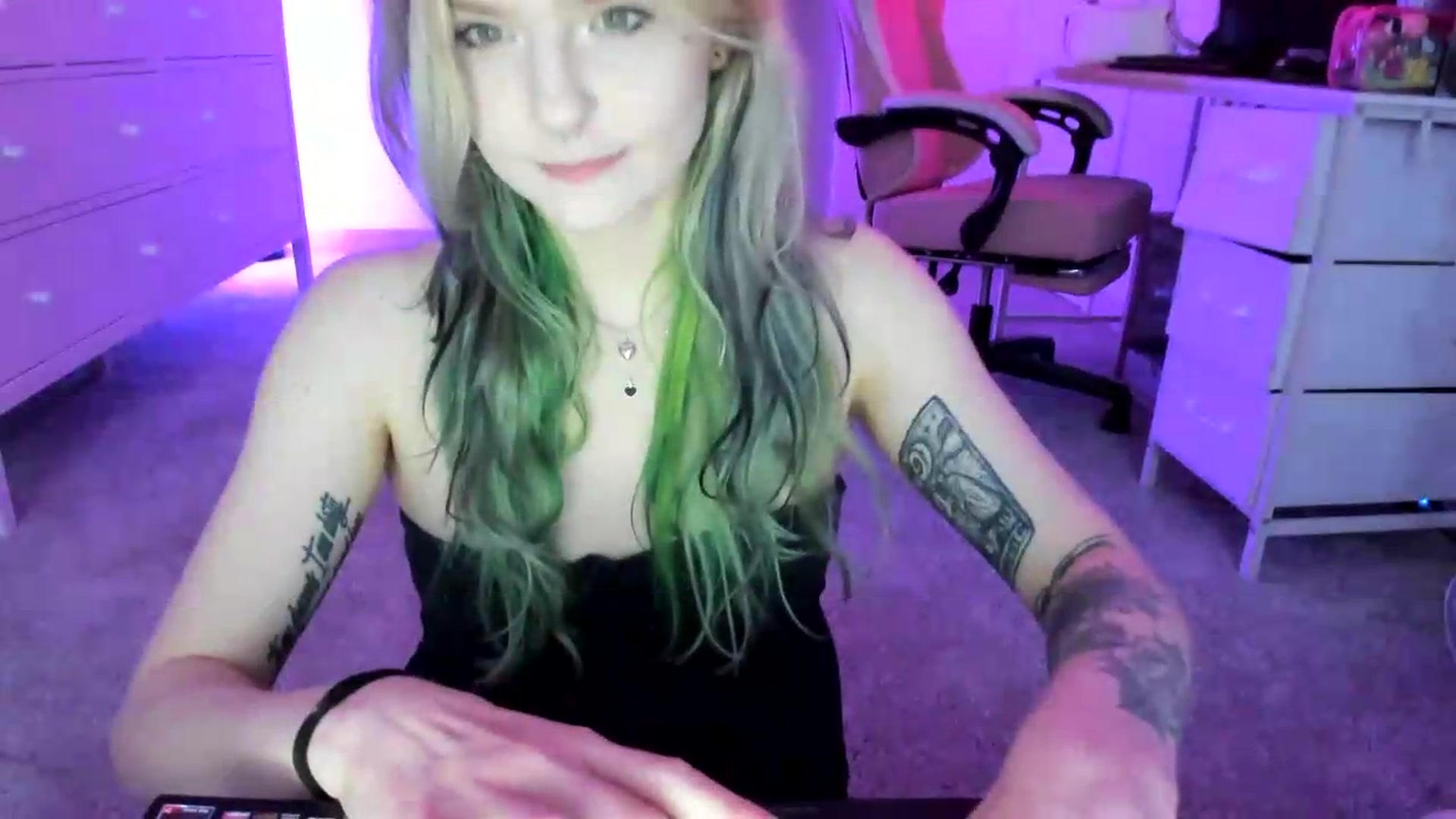 Gallery image thumbnail from DuckChan0's myfreecams stream on, 08/15/2026, 15:18 image 8 of 20