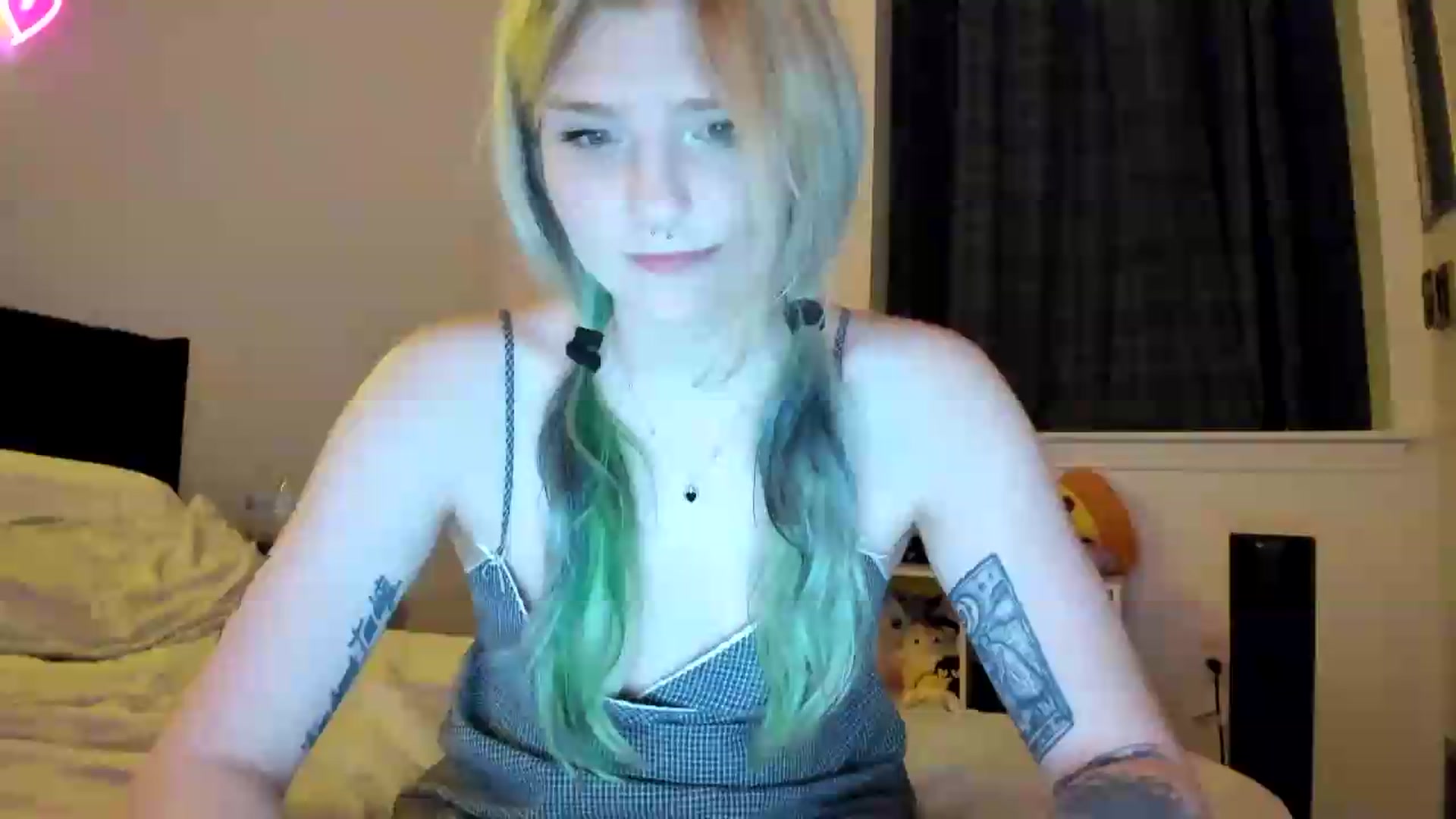 Gallery image thumbnail from DuckChan0's myfreecams stream on, 08/18/2026, 02:40 image 16 of 20