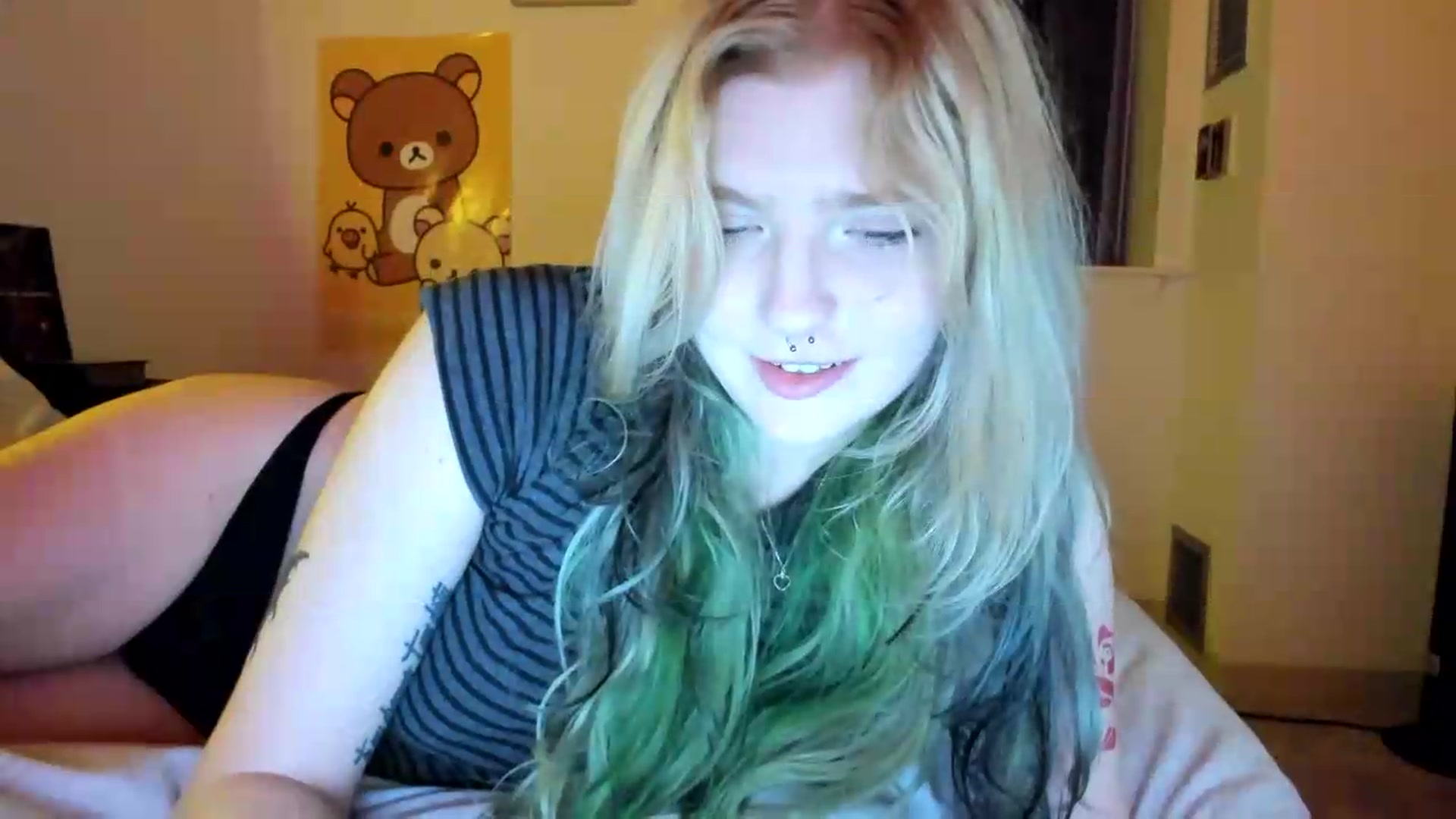 Gallery image thumbnail from DuckChan0's myfreecams stream on, 08/22/2026, 24:40 image 4 of 20