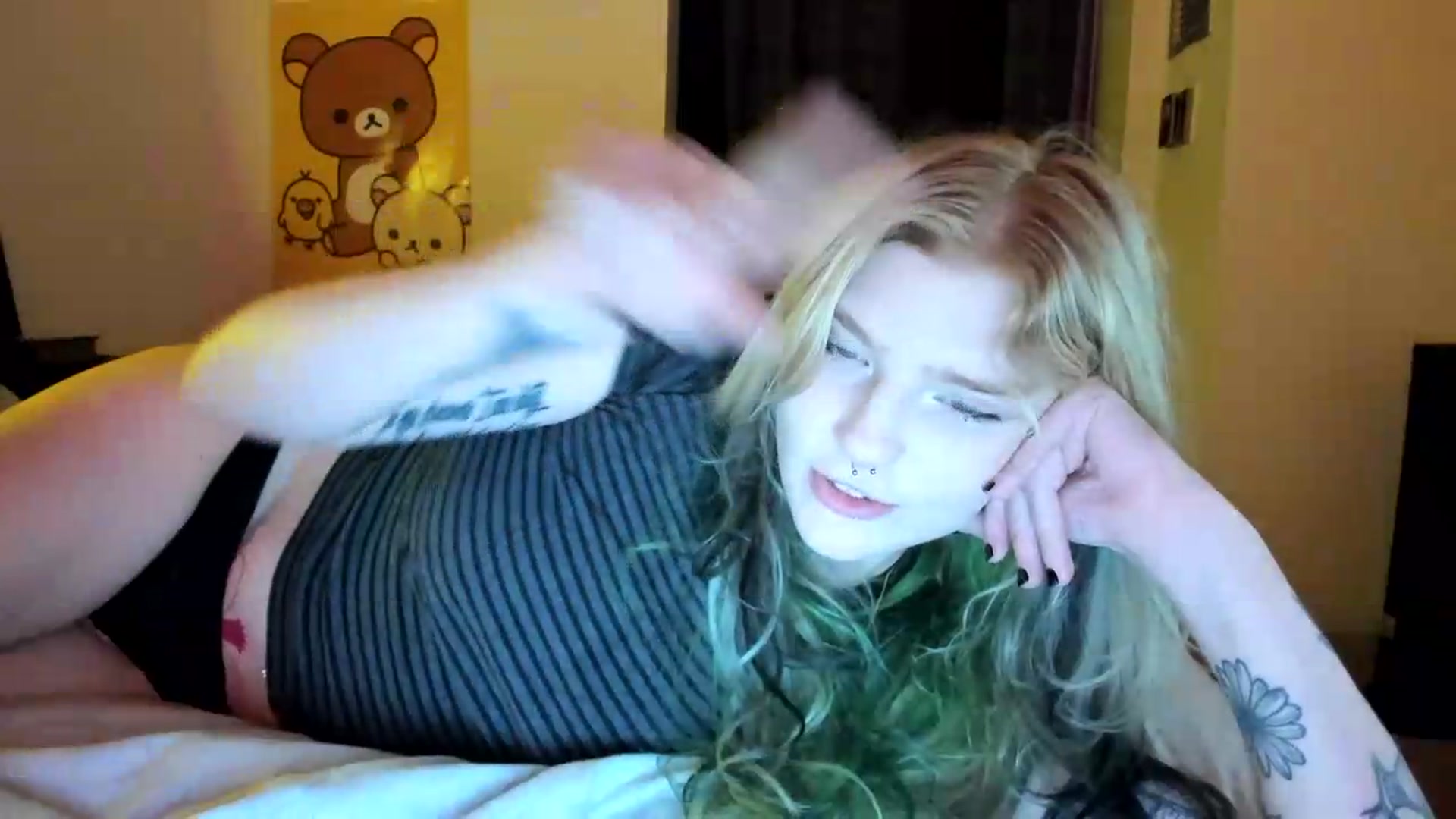 Gallery image thumbnail from DuckChan0's myfreecams stream on, 08/22/2026, 24:40 image 3 of 20