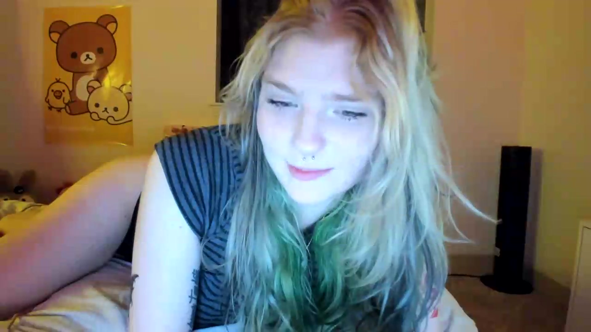 Gallery image thumbnail from DuckChan0's myfreecams stream on, 08/22/2026, 02:01 image 16 of 20