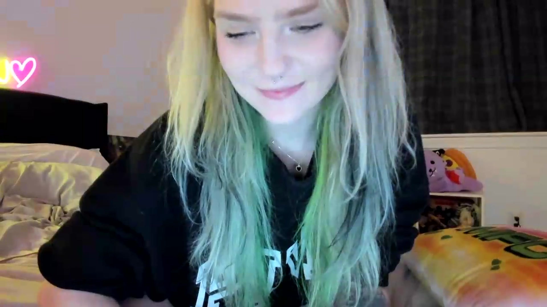Gallery image thumbnail from DuckChan0's myfreecams stream on, 08/28/2026, 24:49 image 16 of 20