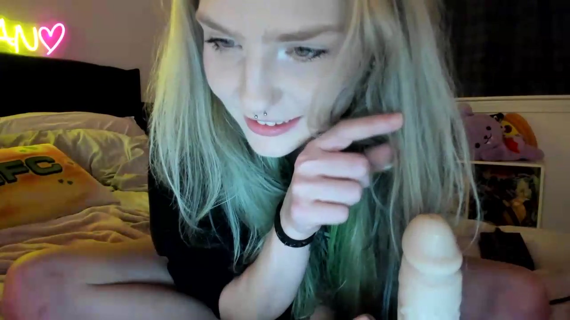 Gallery image thumbnail from DuckChan0's myfreecams stream on, 08/28/2026, 24:49 image 6 of 20