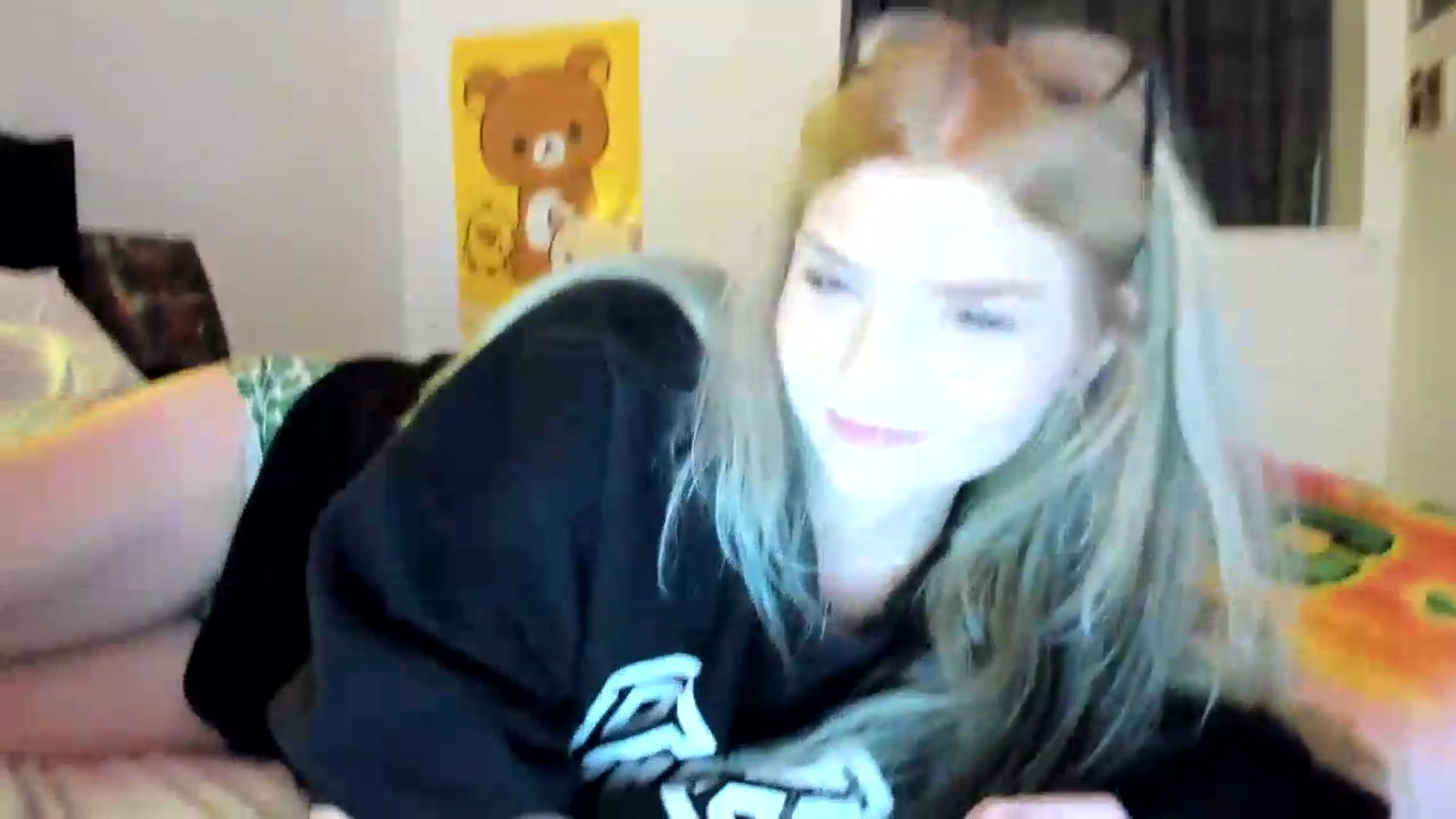 Gallery image thumbnail from DuckChan0's myfreecams stream on, 08/28/2026, 24:49 image 18 of 20