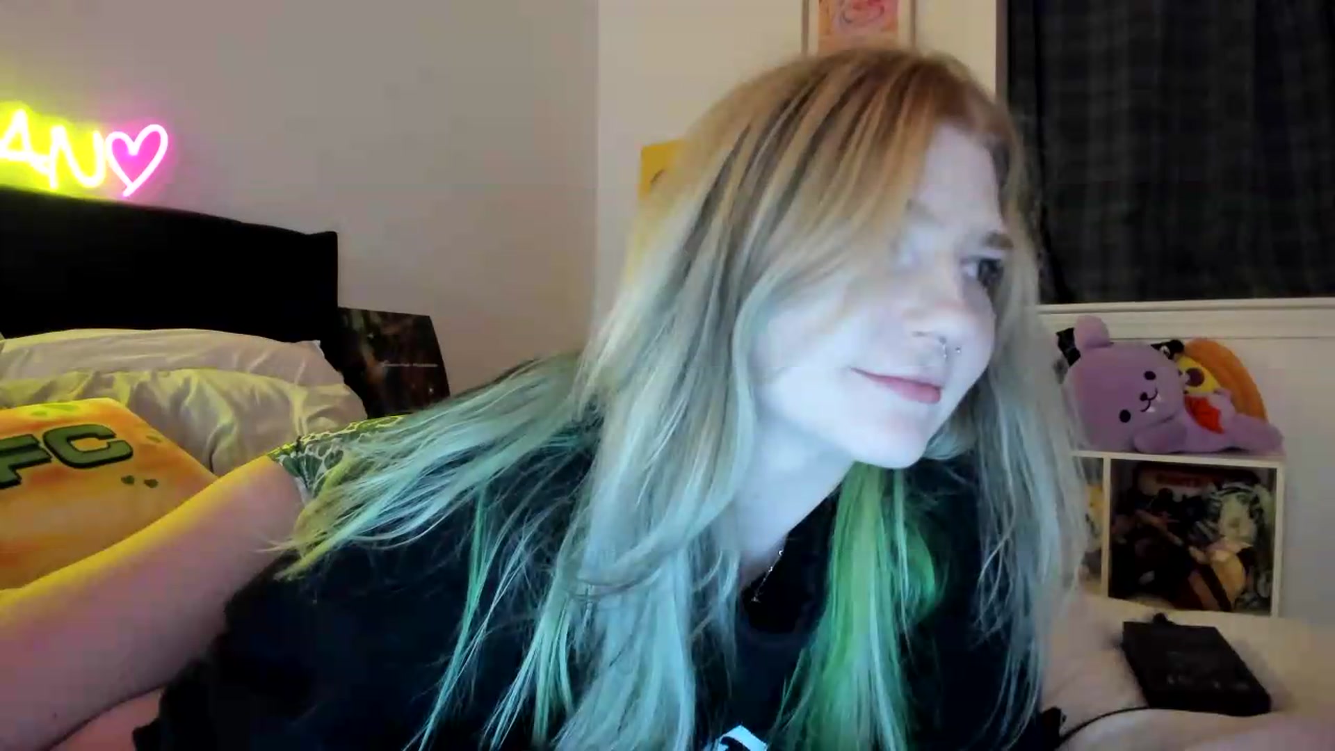 Gallery image thumbnail from DuckChan0's myfreecams stream on, 08/28/2026, 24:49 image 4 of 20