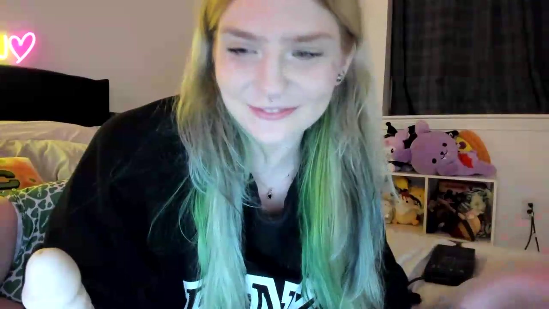 Gallery image thumbnail from DuckChan0's myfreecams stream on, 08/28/2026, 24:49 image 11 of 20