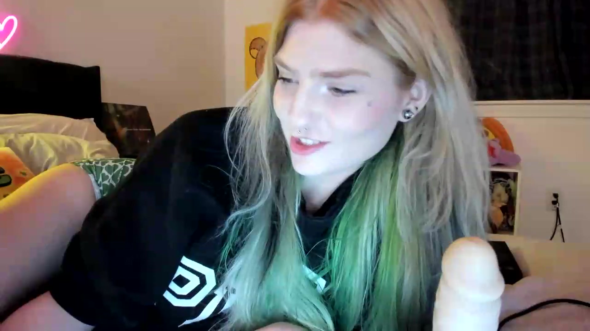 Gallery image thumbnail from DuckChan0's myfreecams stream on, 08/28/2026, 24:49 image 7 of 20