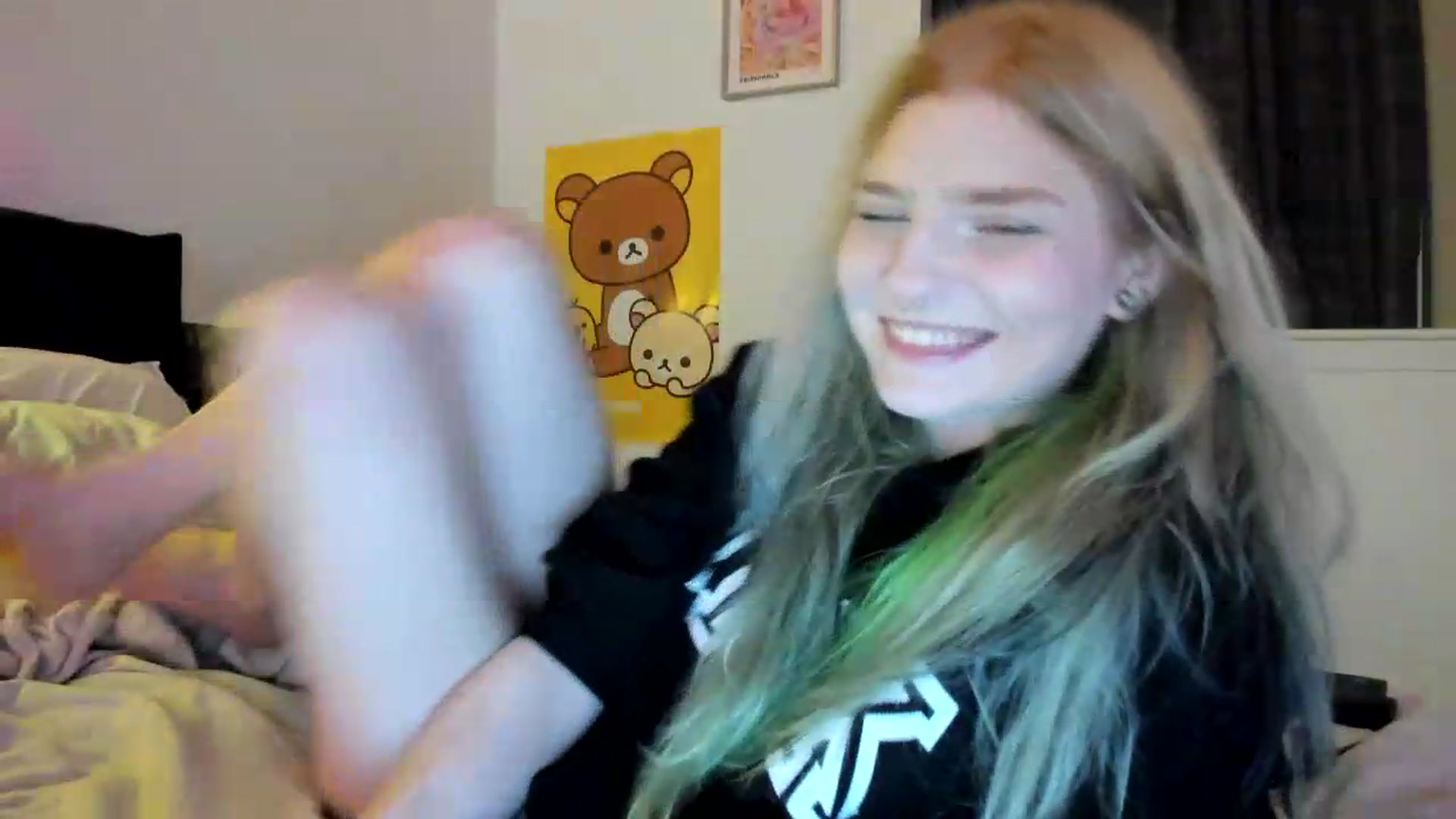 Gallery image thumbnail from DuckChan0's myfreecams stream on, 08/28/2026, 24:49 image 13 of 20