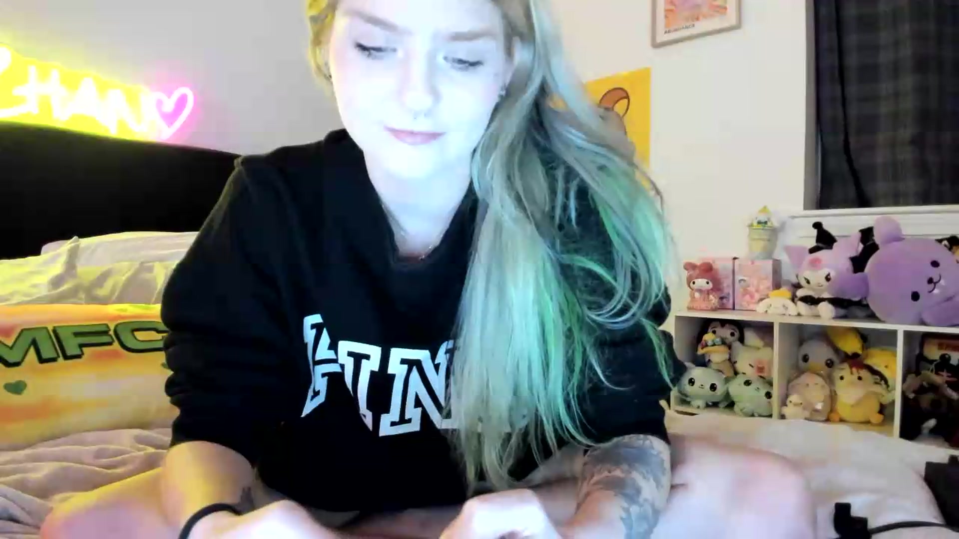 Gallery image thumbnail from DuckChan0's myfreecams stream on, 08/28/2026, 24:49 image 3 of 20