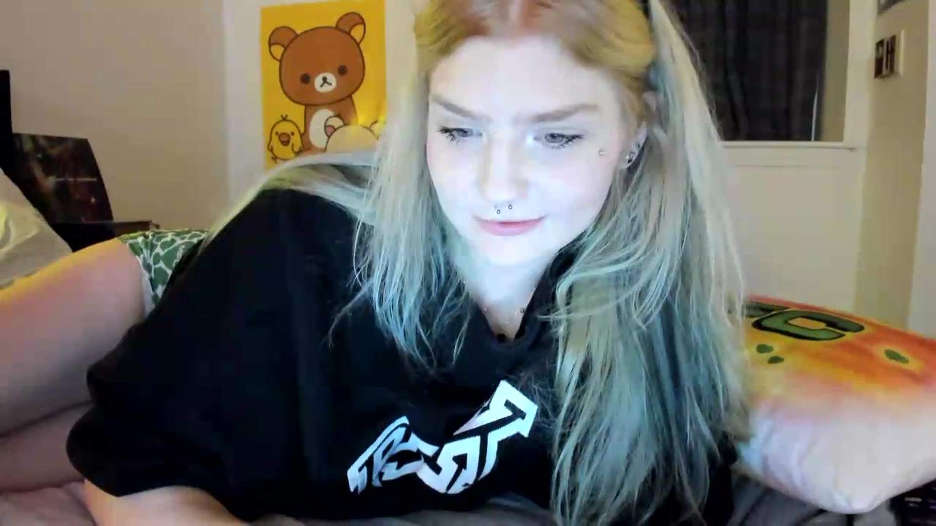 Gallery image thumbnail from DuckChan0's myfreecams stream on, 08/28/2026, 24:49 image 19 of 20