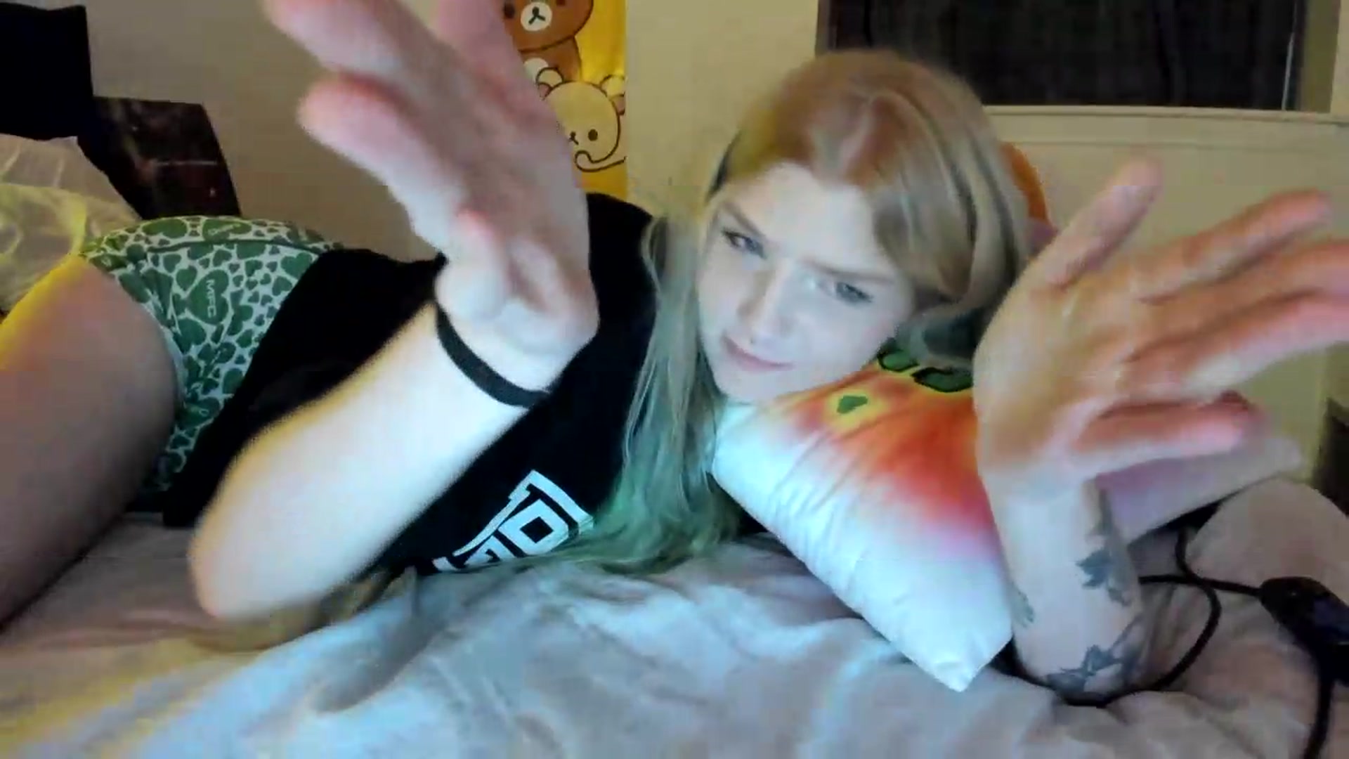 Gallery image thumbnail from DuckChan0's myfreecams stream on, 08/28/2026, 24:49 image 14 of 20