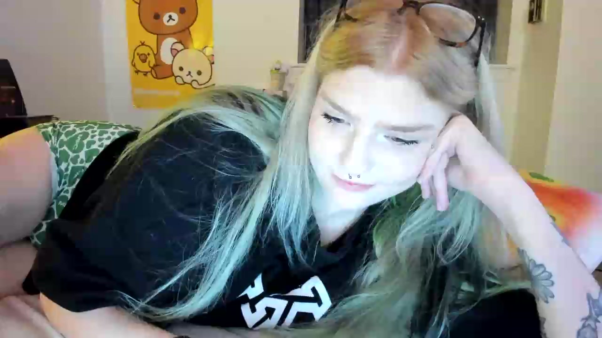 Gallery image thumbnail from DuckChan0's myfreecams stream on, 08/28/2026, 24:49 image 20 of 20