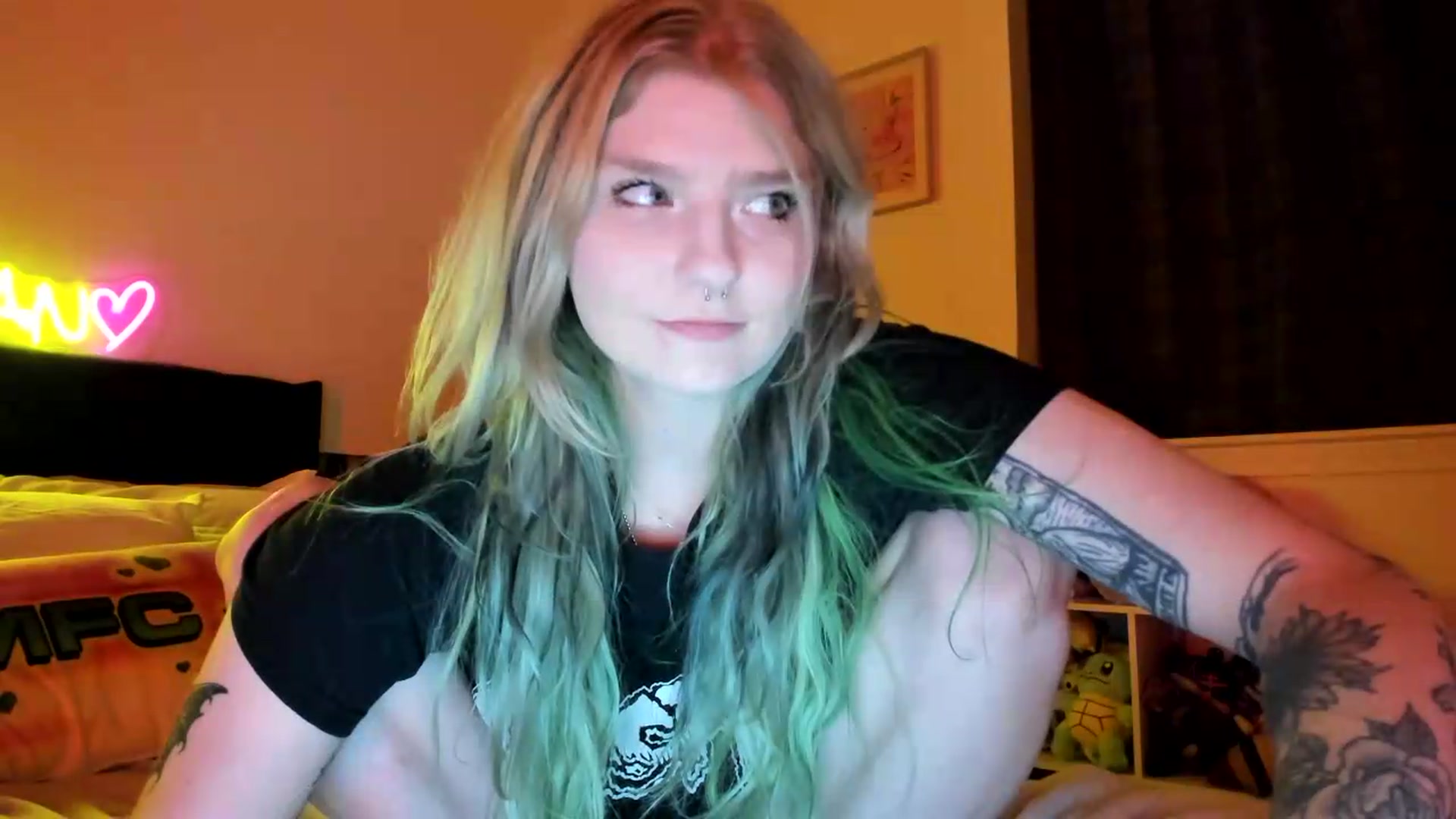 Gallery image thumbnail from DuckChan0's myfreecams stream on, 08/31/2026, 24:00 image 3 of 20