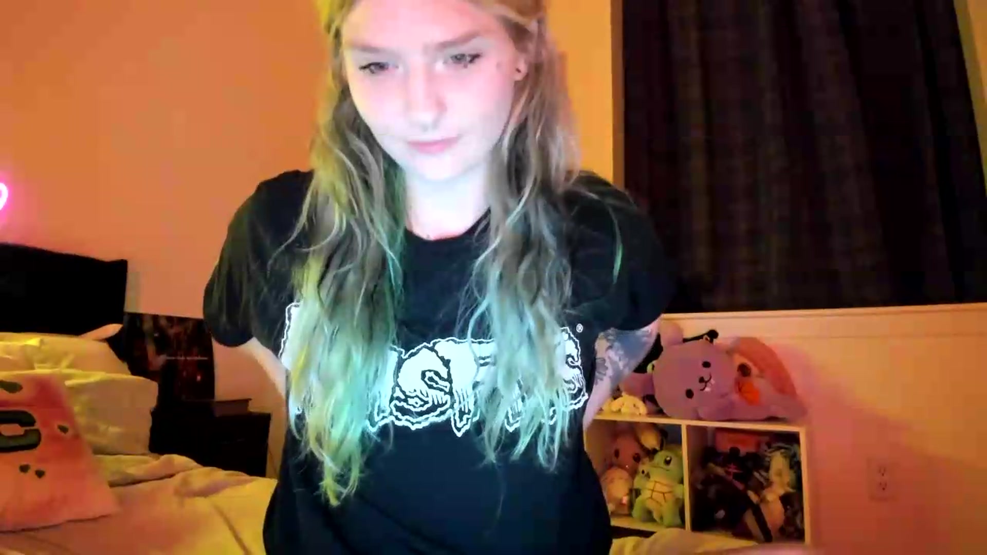 Gallery image thumbnail from DuckChan0's myfreecams stream on, 08/31/2026, 24:00 image 20 of 20