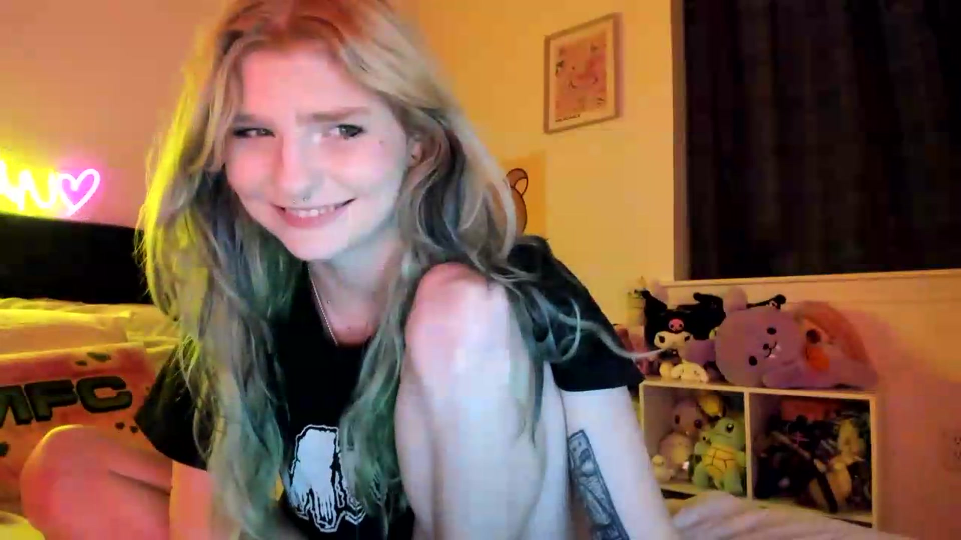Gallery image thumbnail from DuckChan0's myfreecams stream on, 08/31/2026, 24:00 image 4 of 20