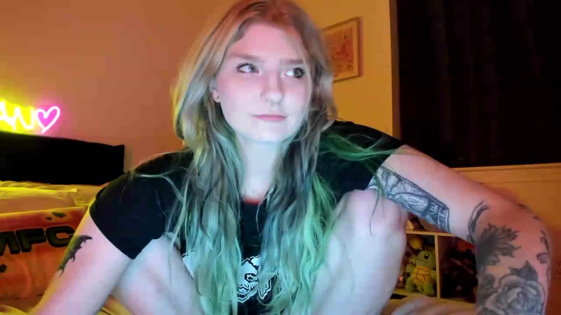 Gallery image thumbnail from DuckChan0's myfreecams stream on, 08/31/2026, 24:00 image 2 of 20
