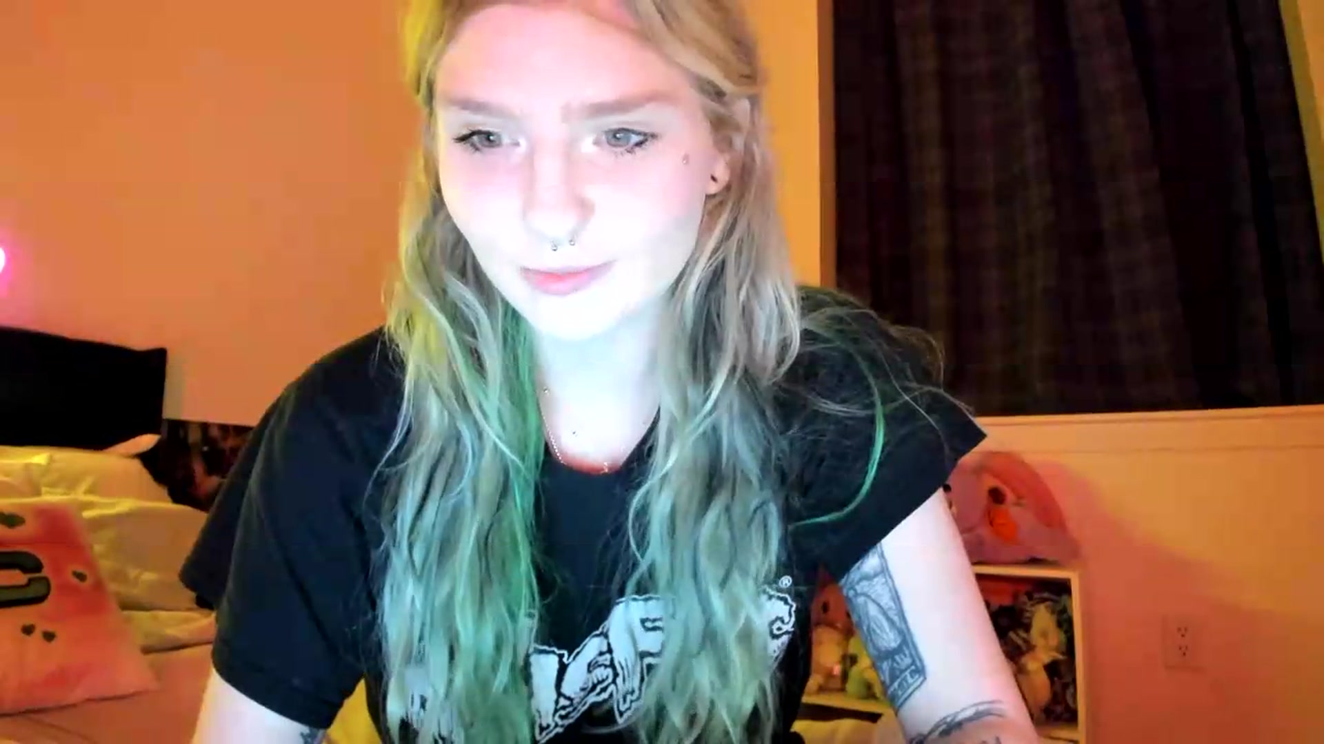 Gallery image thumbnail from DuckChan0's myfreecams stream on, 08/31/2026, 24:00 image 19 of 20