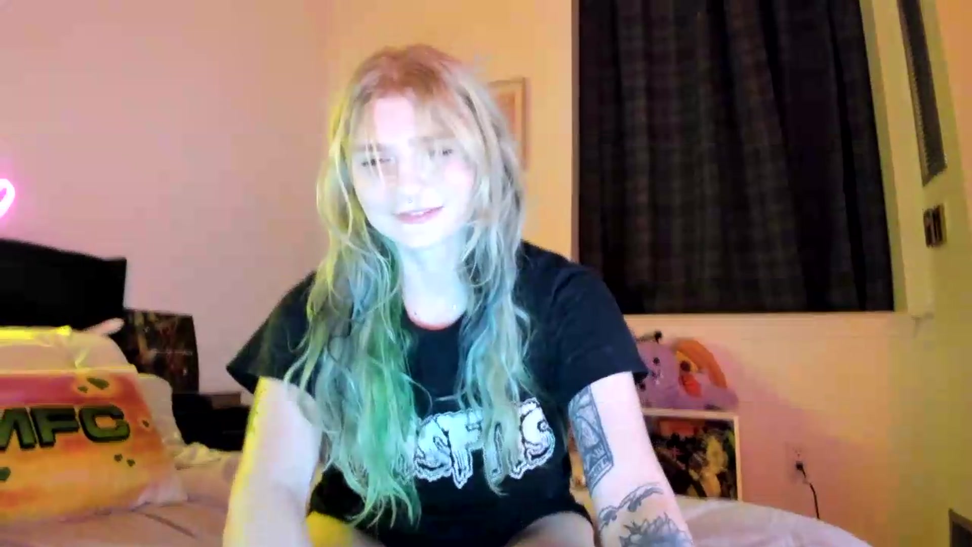 Gallery image thumbnail from DuckChan0's myfreecams stream on, 08/31/2026, 01:28 image 19 of 20
