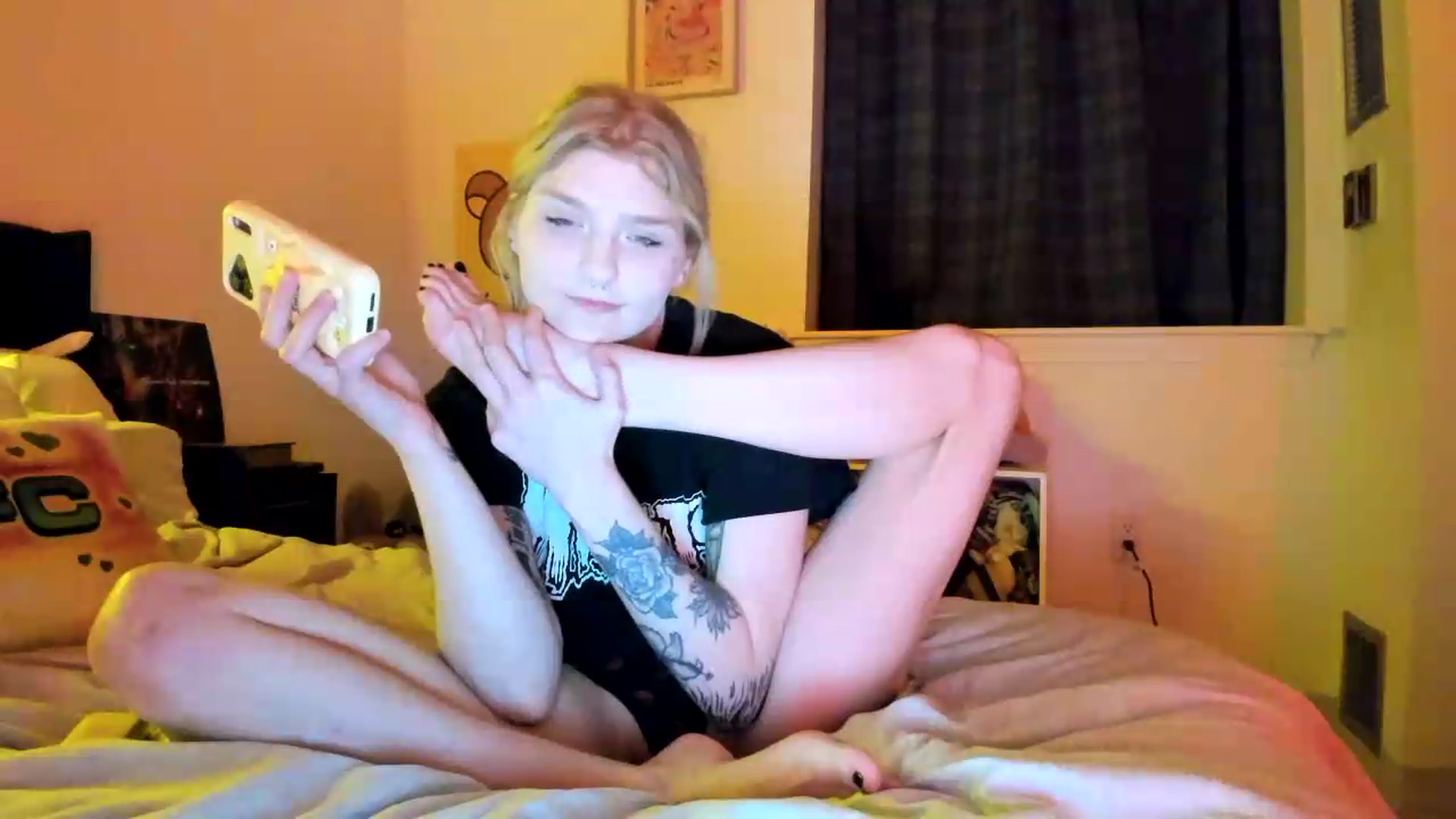Gallery image thumbnail from DuckChan0's myfreecams stream on, 08/31/2026, 01:28 image 14 of 20