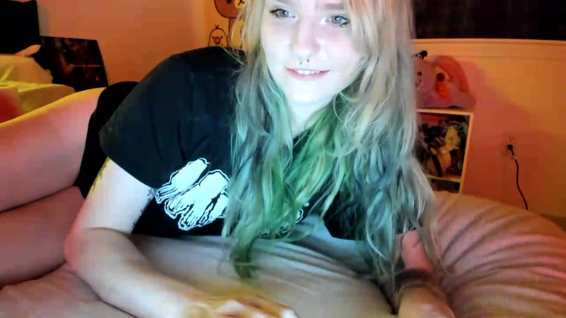 Gallery image thumbnail from DuckChan0's myfreecams stream on, 08/31/2026, 01:28 image 9 of 20