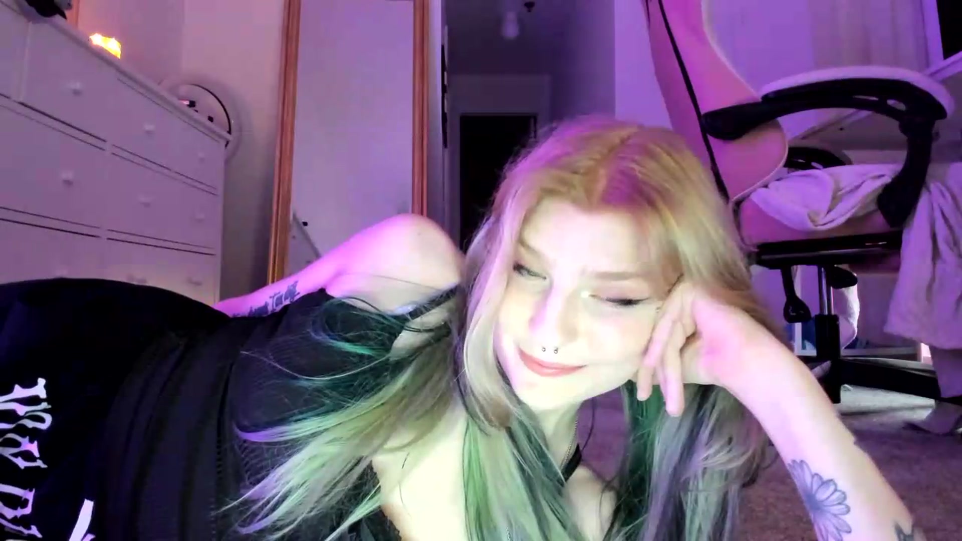 Gallery image thumbnail from DuckChan0's myfreecams stream on, 09/04/2026, 02:58 image 6 of 20