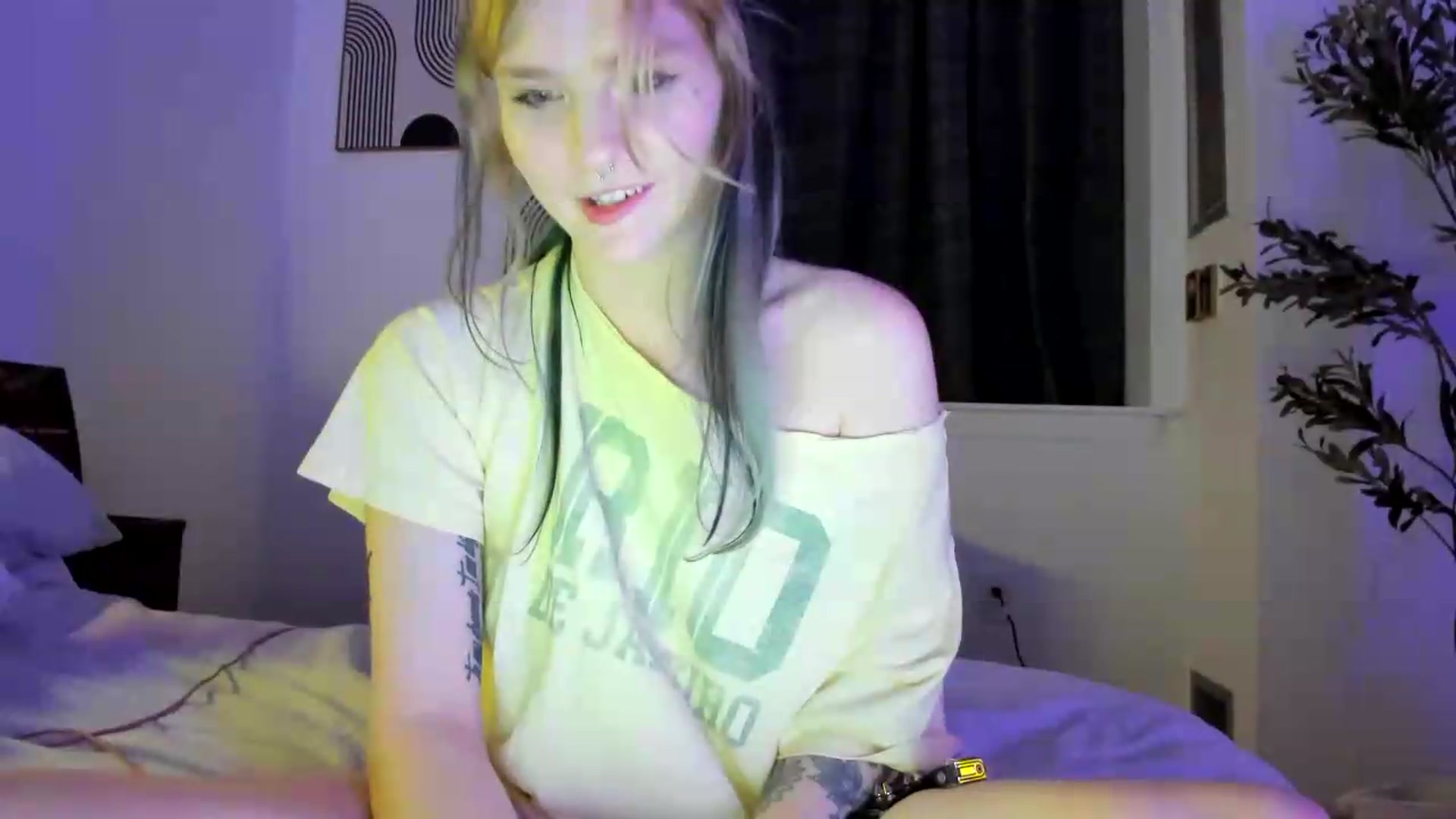 Gallery image thumbnail from DuckChan0's myfreecams stream on, 09/05/2026, 02:02 image 16 of 20