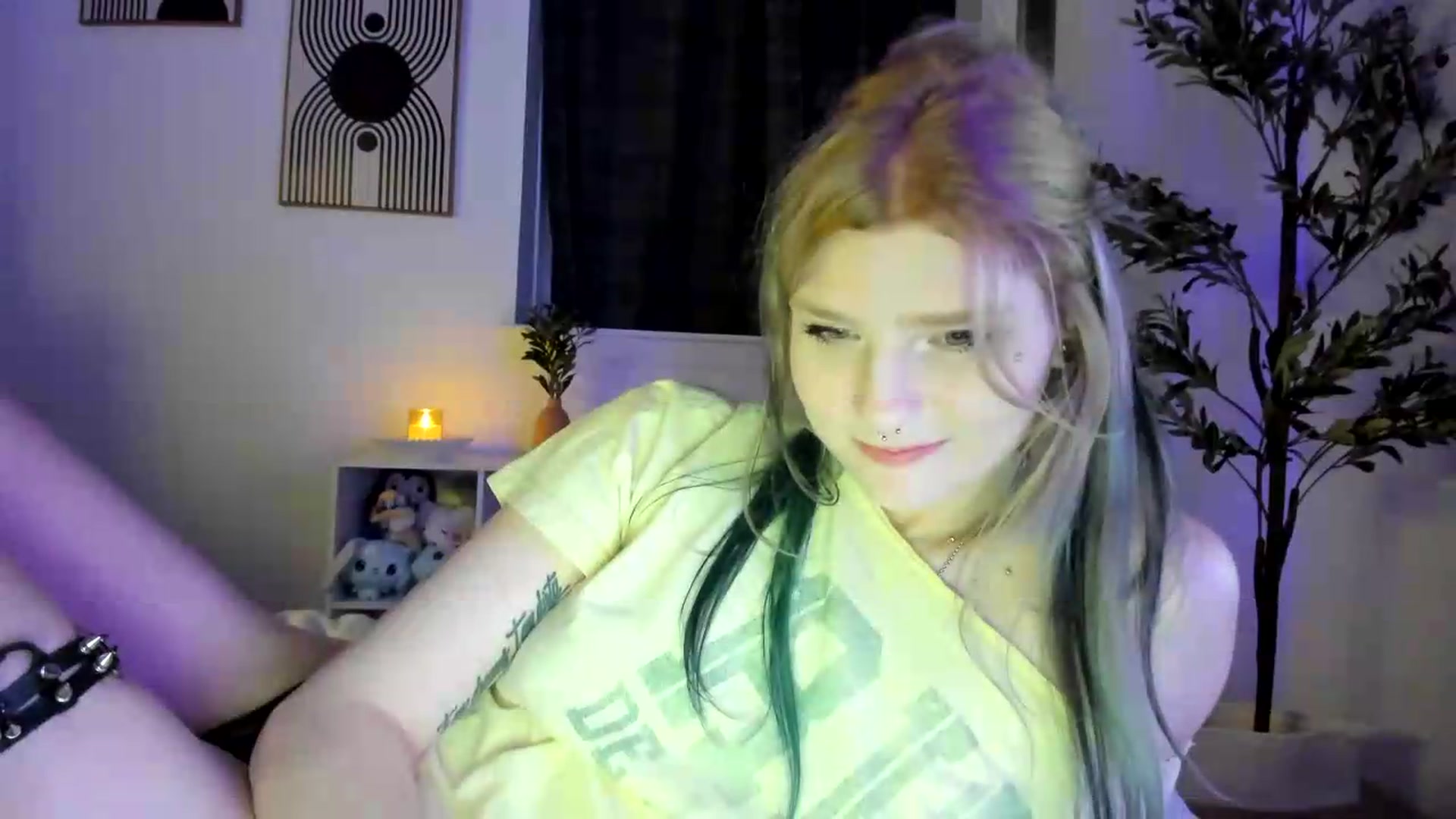 Gallery image thumbnail from DuckChan0's myfreecams stream on, 09/05/2026, 02:02 image 17 of 20