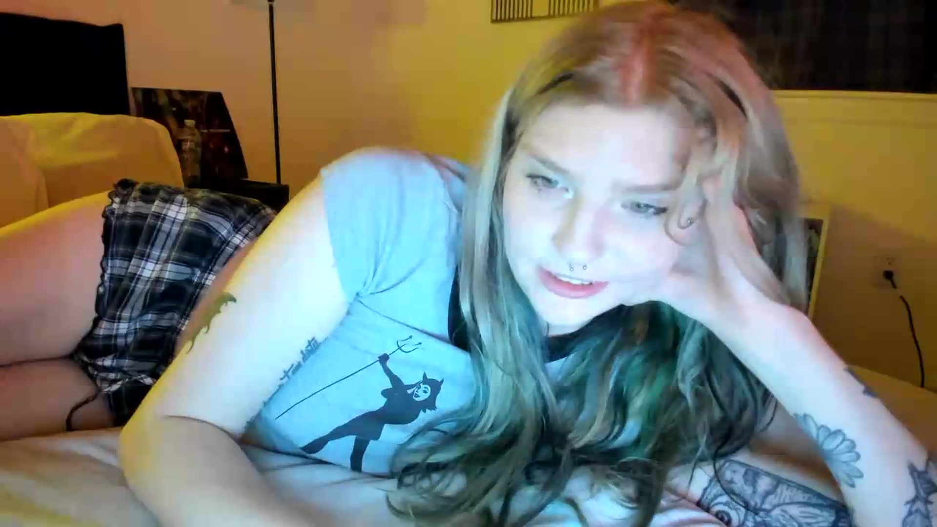 Gallery image thumbnail from DuckChan0's myfreecams stream on, 09/07/2026, 02:41 image 15 of 20