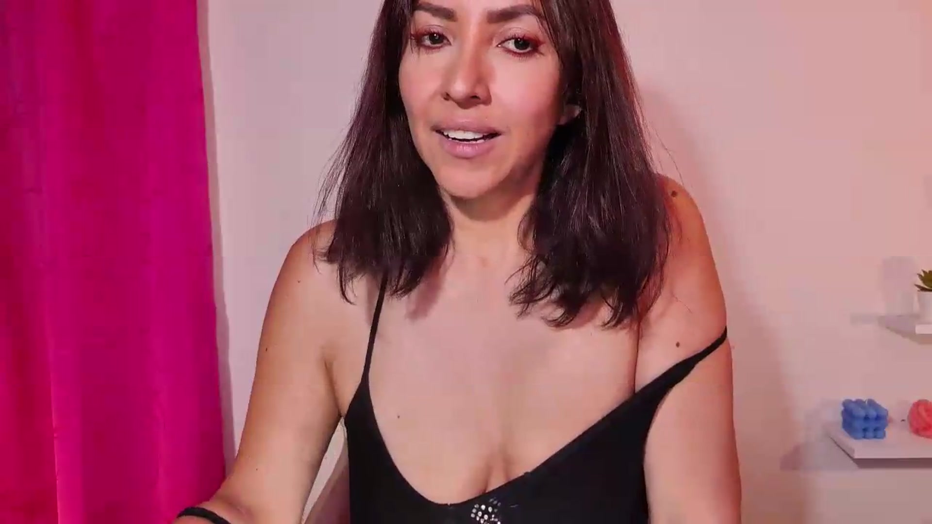 Gallery image thumbnail from Dulce_angel2u's myfreecams stream on, 07/21/2026, 17:15 image 9 of 20