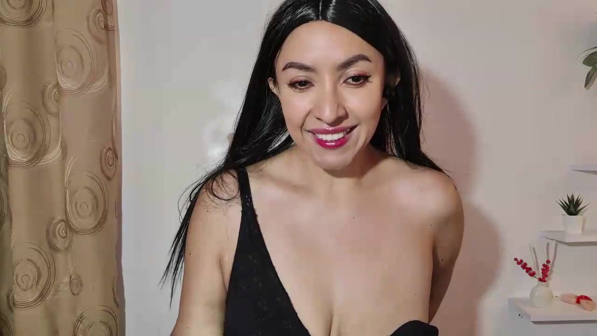 Gallery image thumbnail from Dulce_angel2u's myfreecams stream on, 08/25/2026, 12:06 image 17 of 20