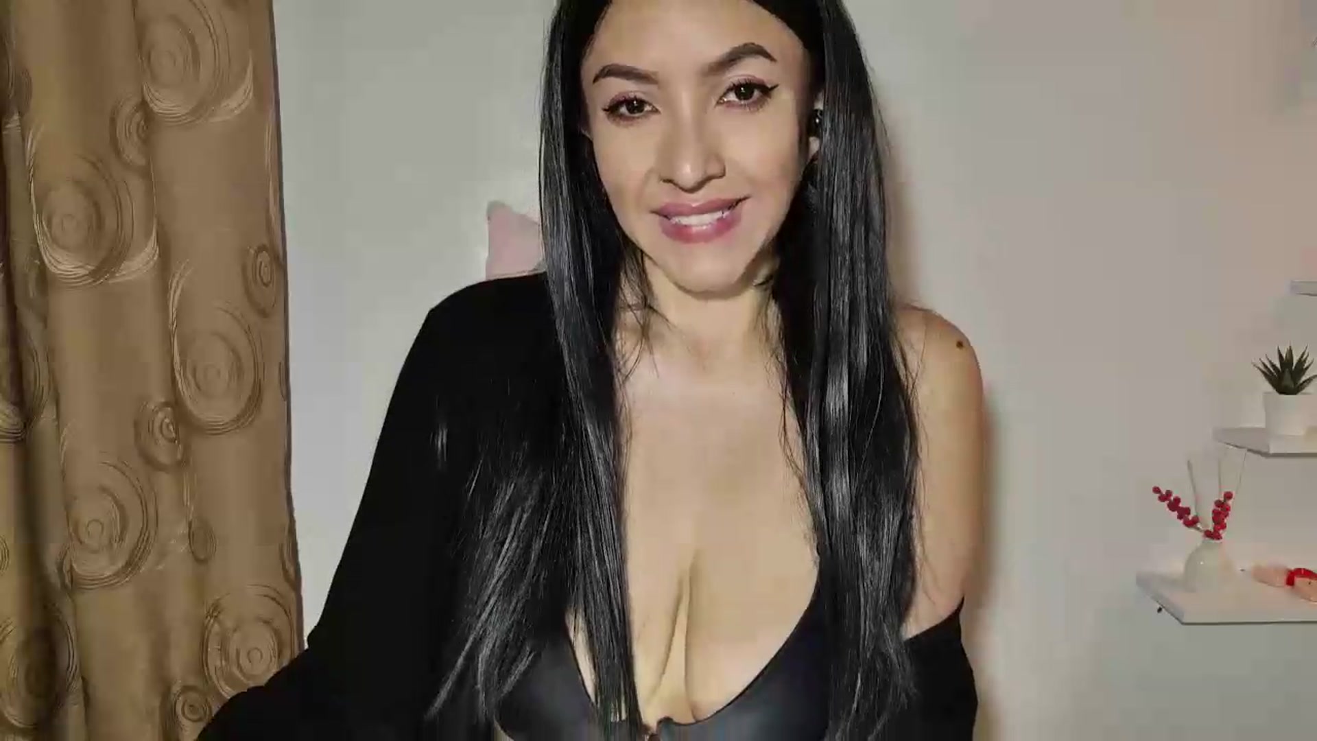 Gallery image thumbnail from Dulce_angel2u's myfreecams stream on, 08/26/2026, 10:39 image 8 of 20