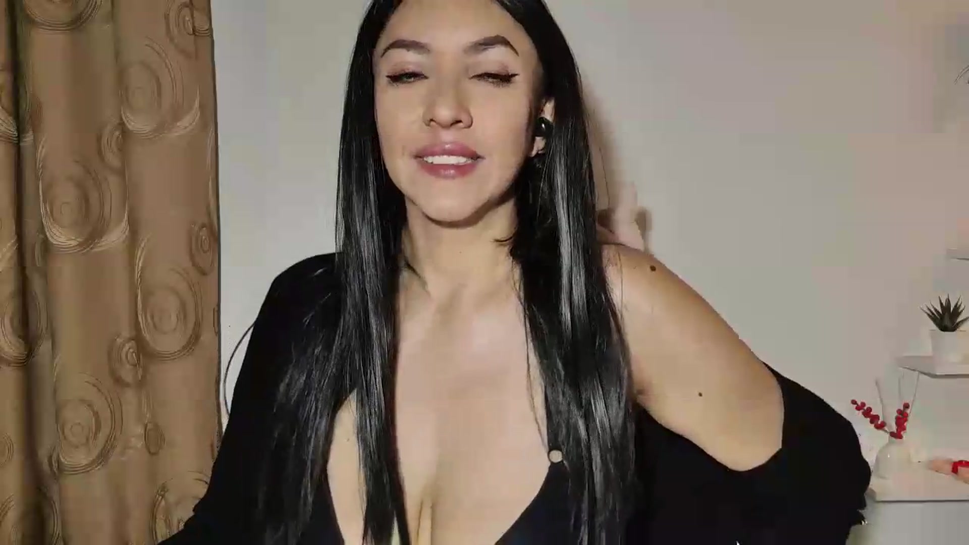 Gallery image thumbnail from Dulce_angel2u's myfreecams stream on, 08/26/2026, 10:39 image 2 of 20
