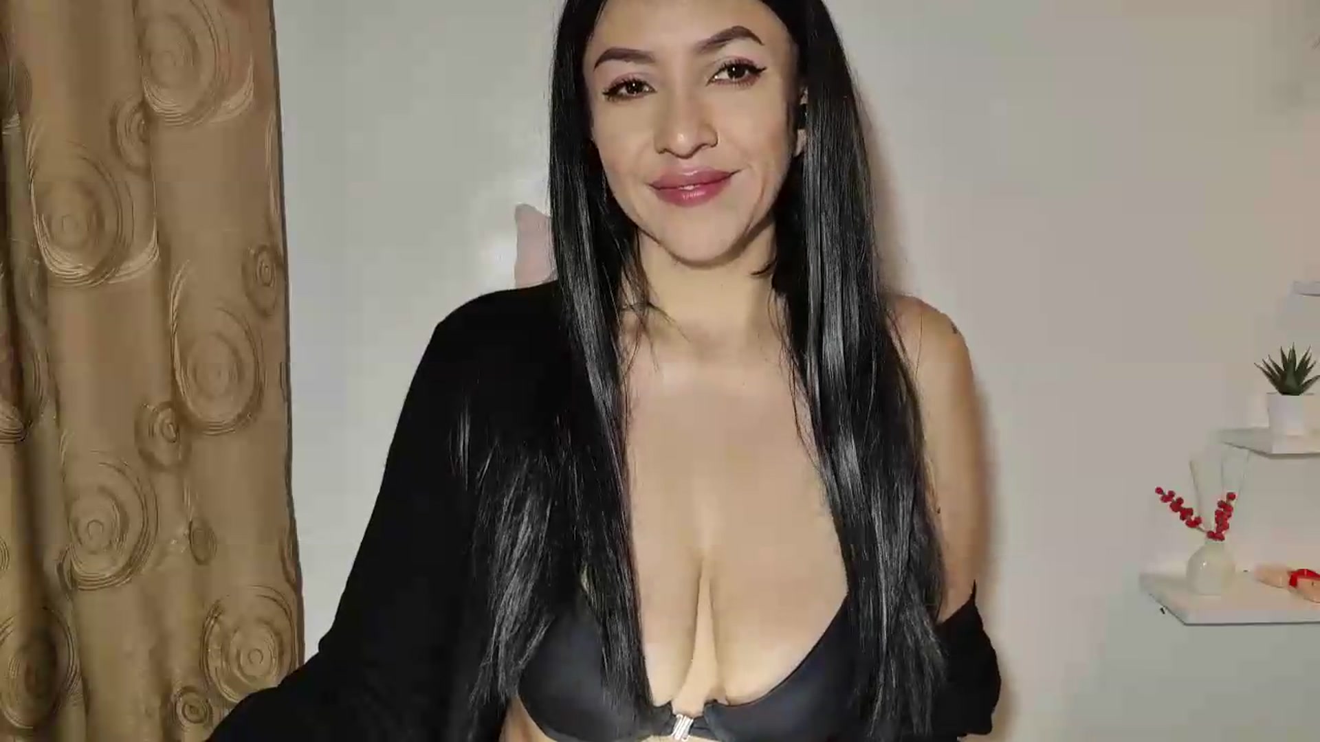 Gallery image thumbnail from Dulce_angel2u's myfreecams stream on, 08/26/2026, 10:39 image 7 of 20