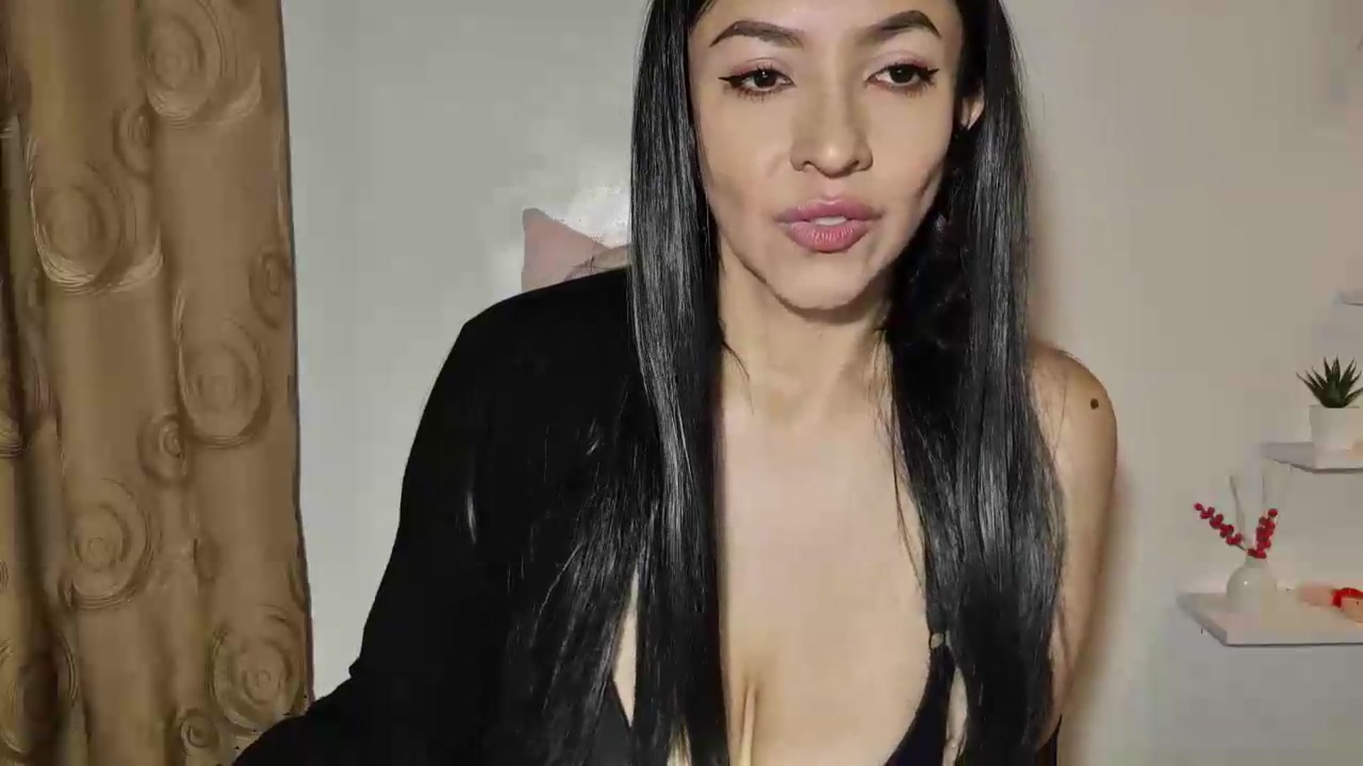 Gallery image thumbnail from Dulce_angel2u's myfreecams stream on, 08/26/2026, 10:39 image 10 of 20