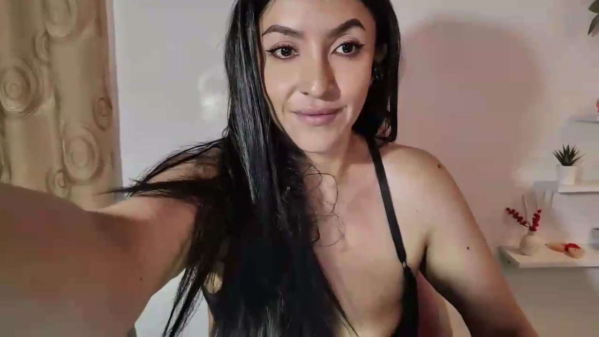Gallery image thumbnail from Dulce_angel2u's myfreecams stream on, 08/26/2026, 12:32 image 17 of 20